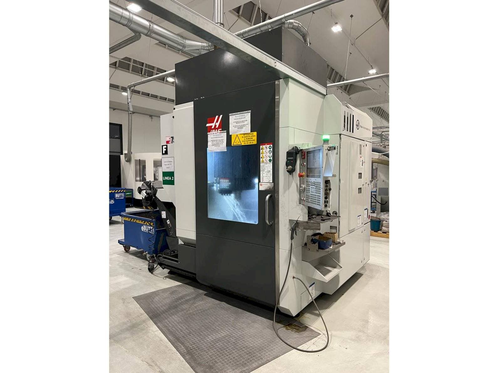 Frontansicht der HAAS UMC 750SS  Maschine