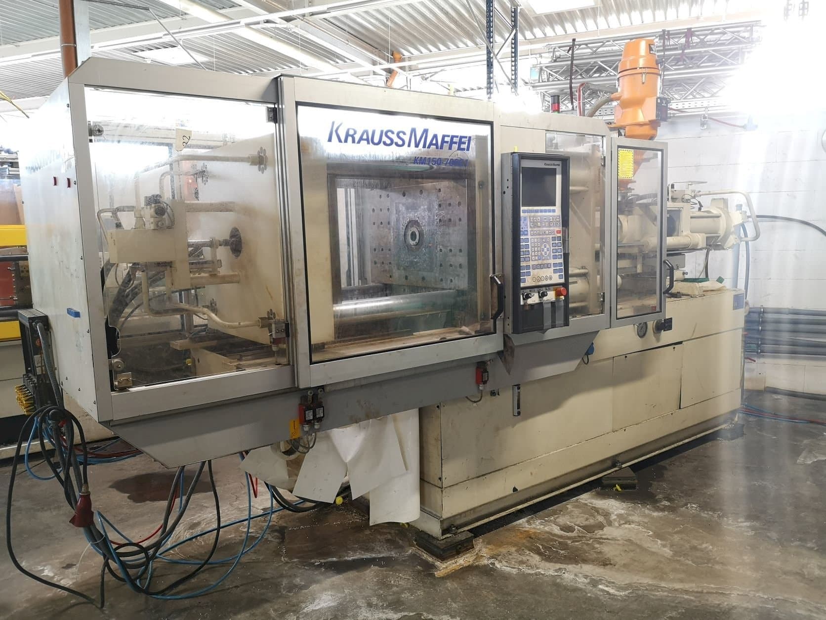 Frontansicht der Krauss Maffei 150-700 C1  Maschine