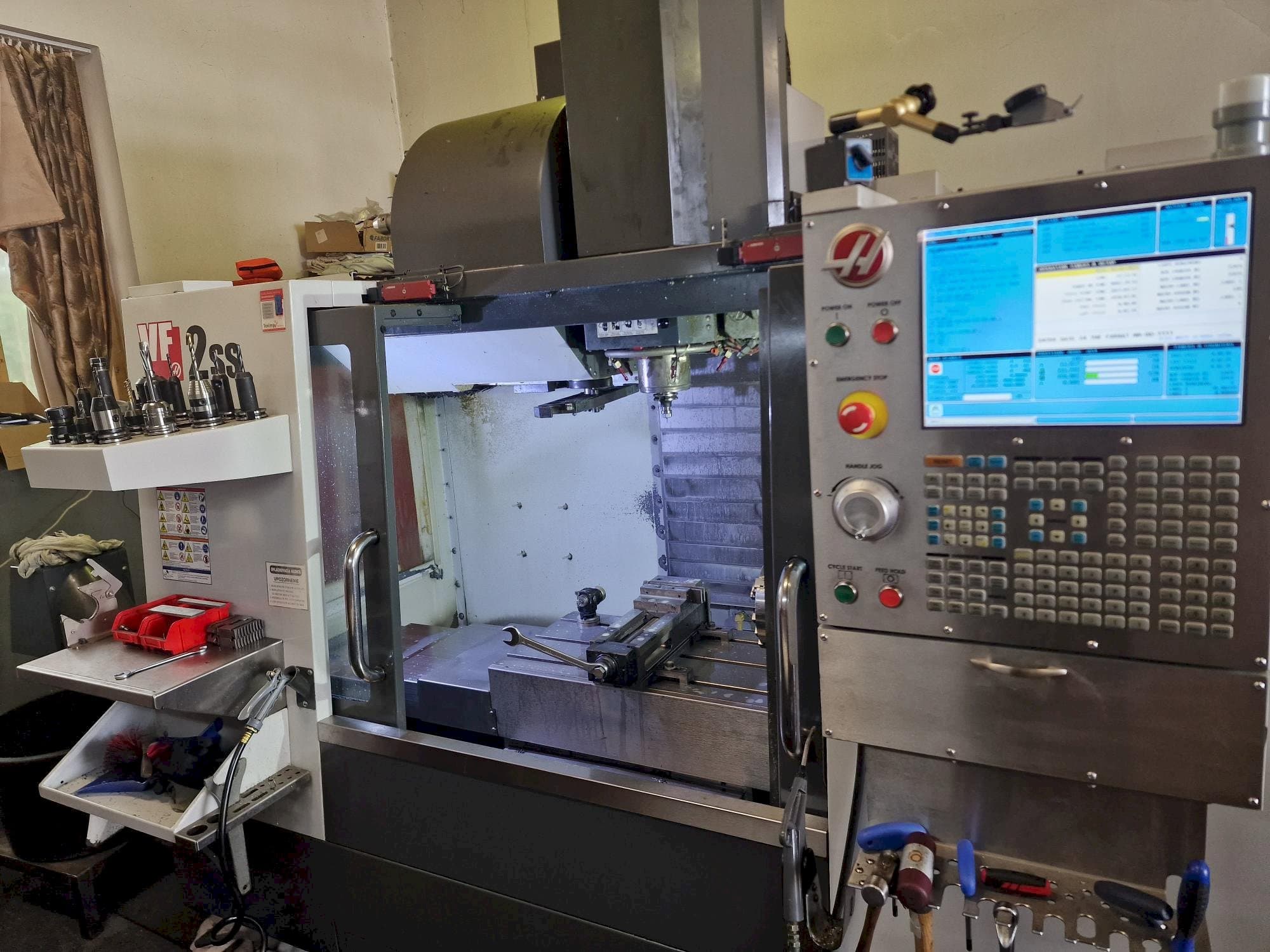 Frontansicht der HAAS VF-2SS  Maschine