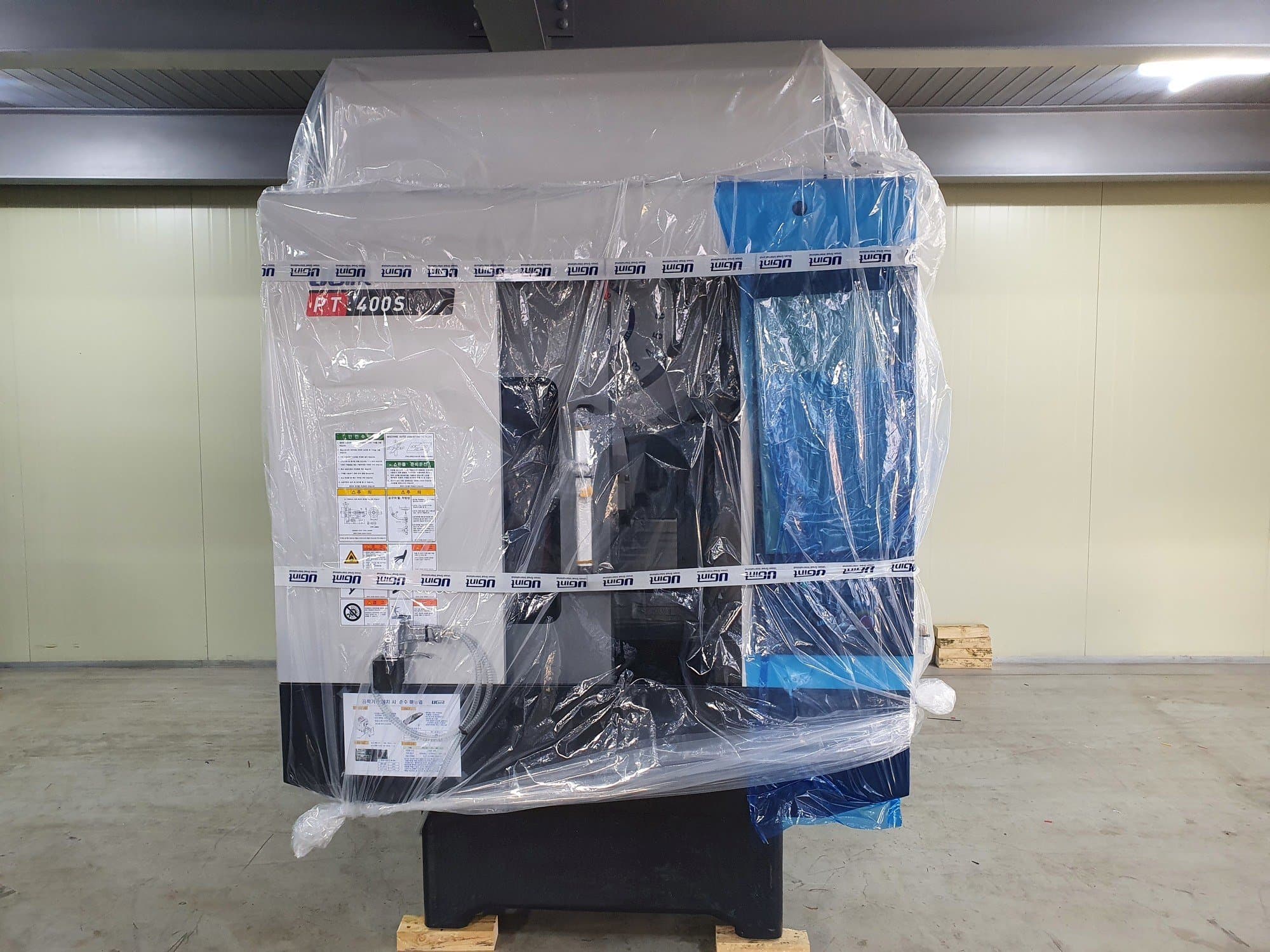 Frontansicht der UGINT PT400S  Maschine