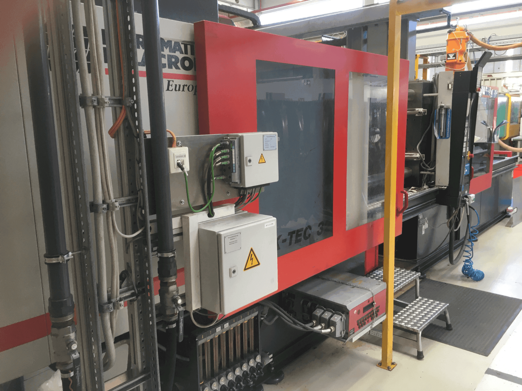 Frontansicht der FERROMATIK K-TEC 320 S  Maschine