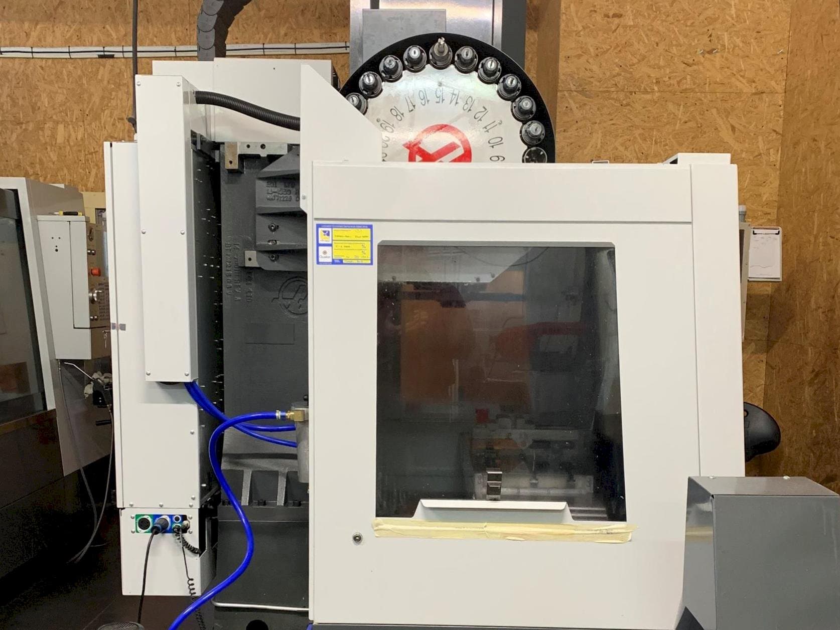 Frontansicht der HAAS VF-2EU  Maschine