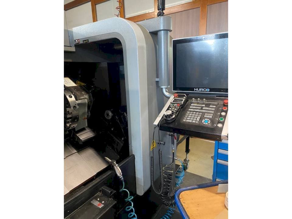 Frontansicht der Hurco TM8i  Maschine