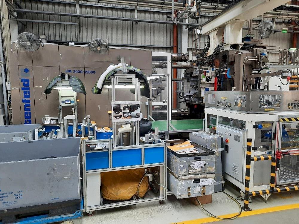 Frontansicht der Battenfeld HM2000/19000  Maschine