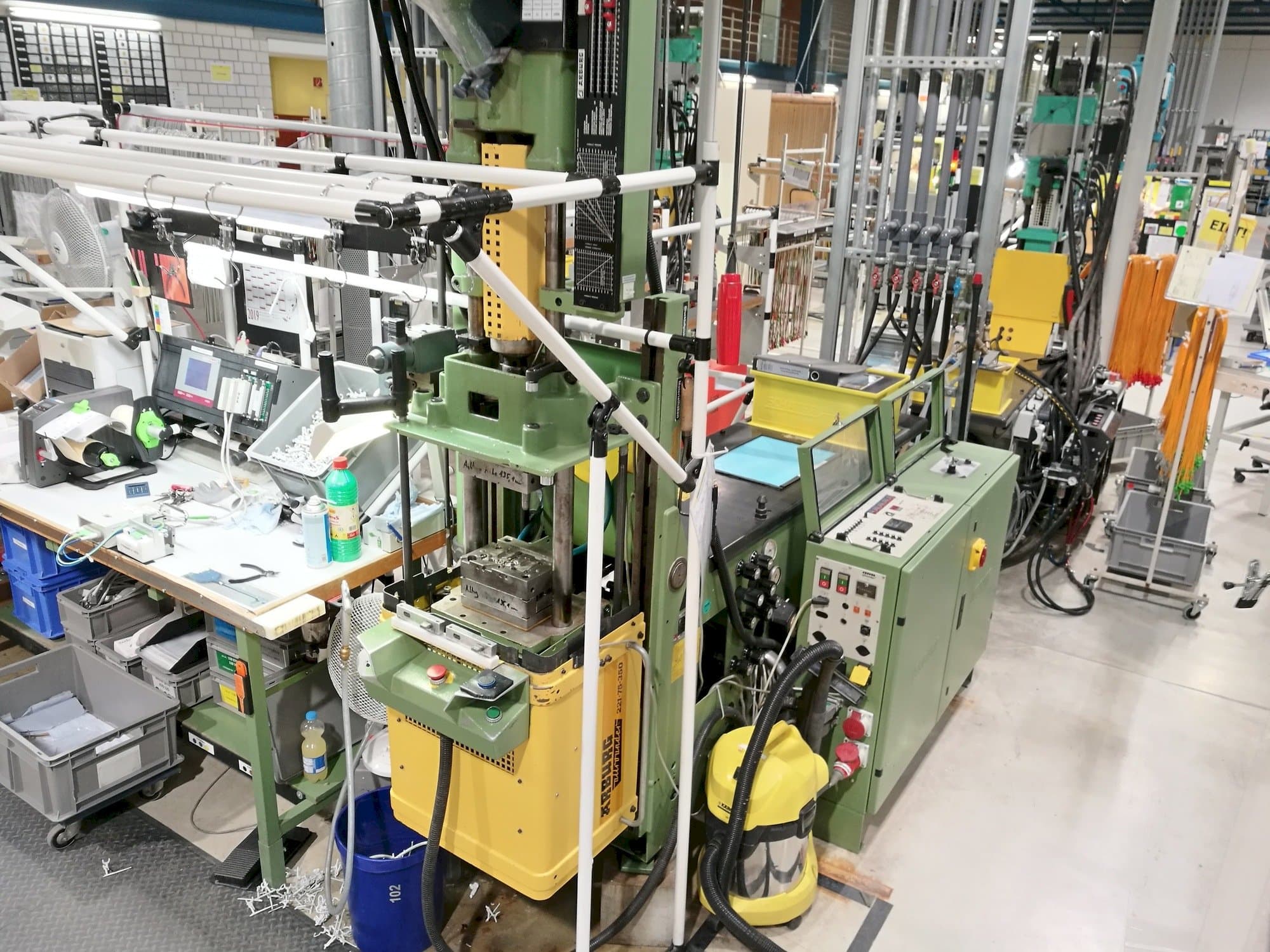 Frontansicht der Arburg 221-75-350  Maschine