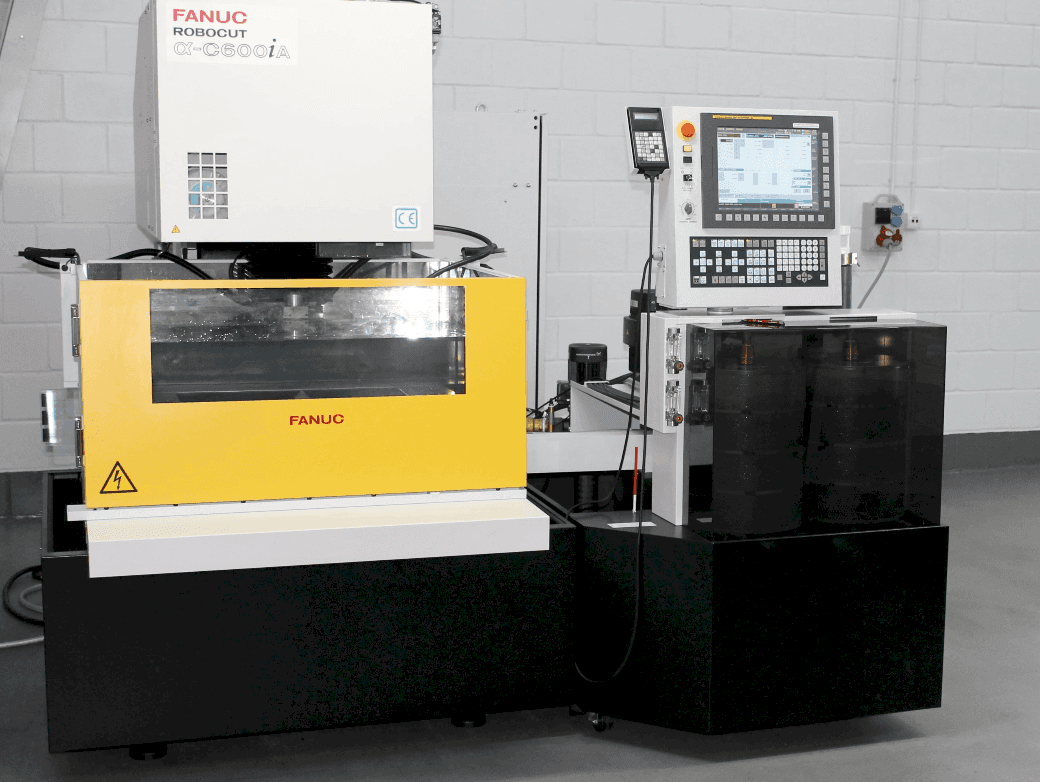 Frontansicht der FANUC RoboCut Alfa C600iA  Maschine