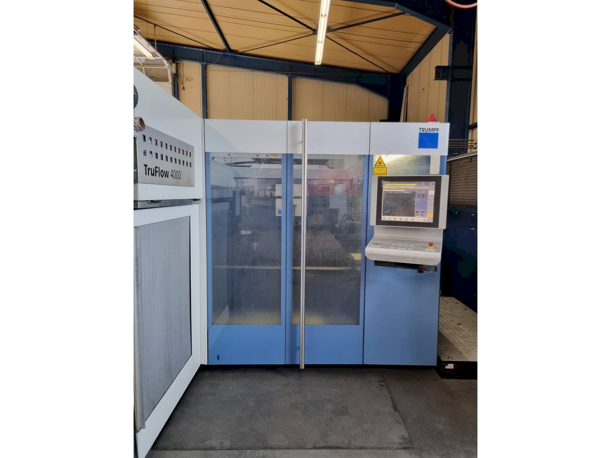Frontansicht der Trumpf TruLaser 3030  Maschine
