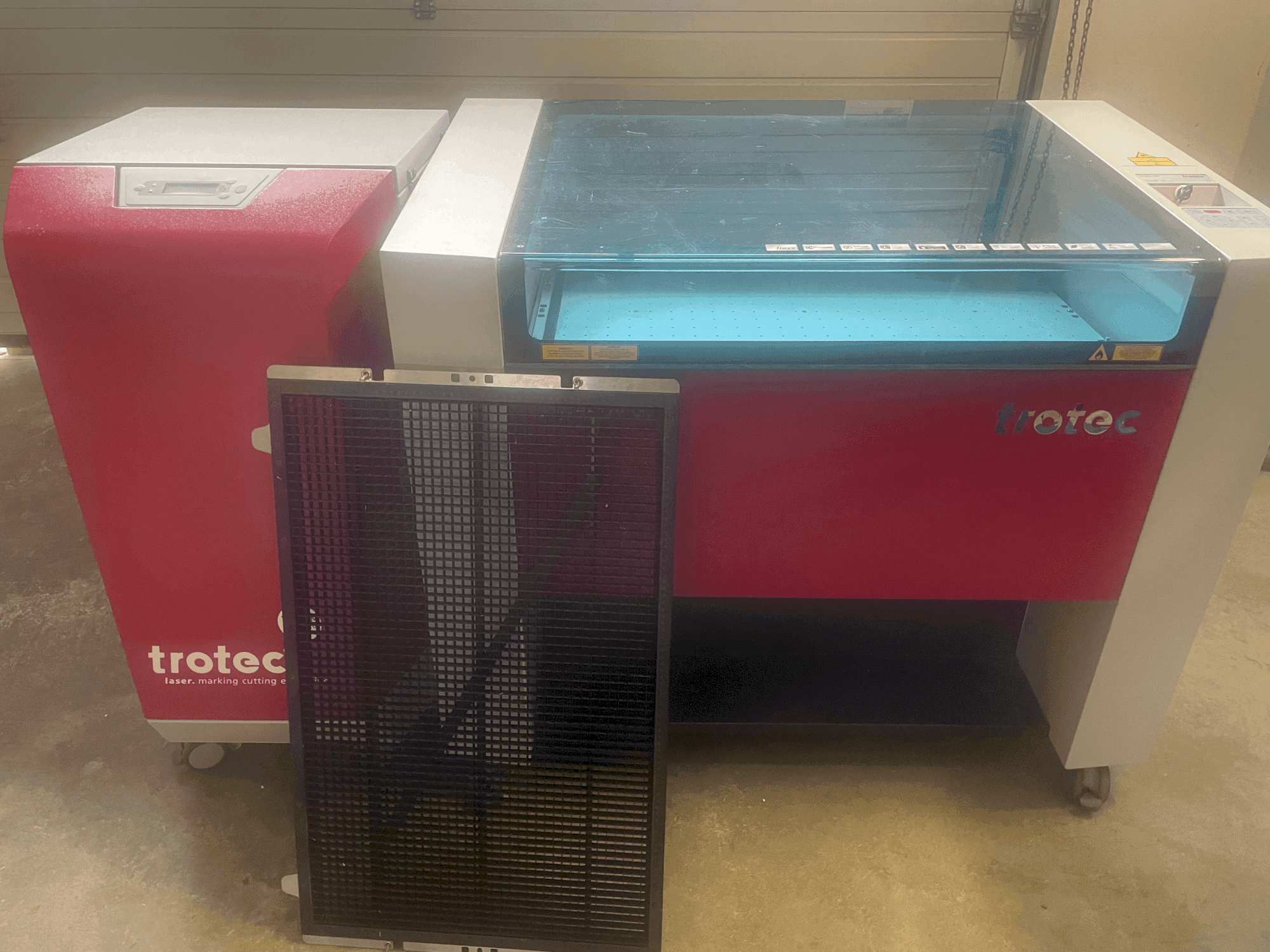 Frontansicht der Trotec Laser Speedy 360  Maschine