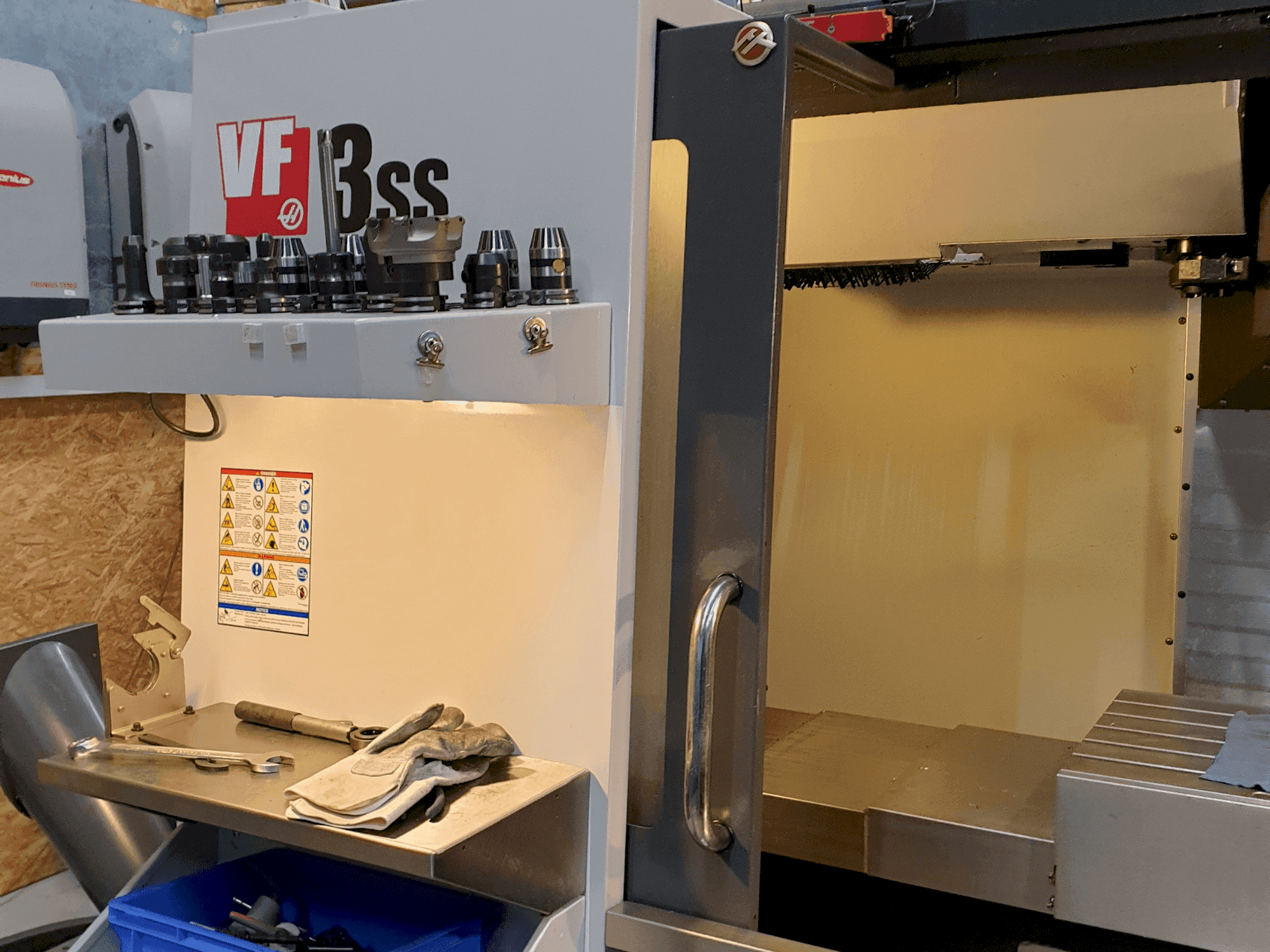 Frontansicht der HAAS VF-3SS  Maschine