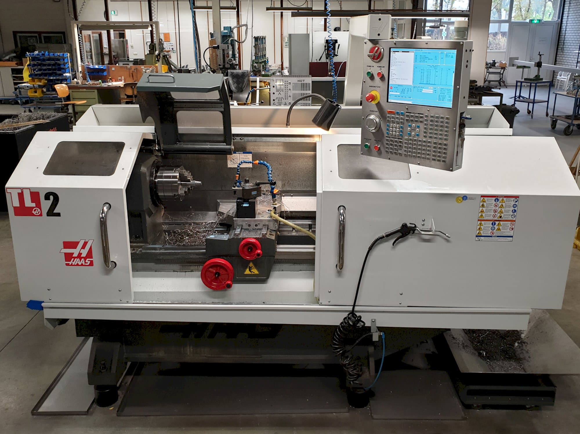 Frontansicht der HAAS TL-2 Maschine