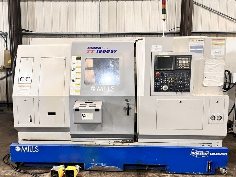 Frontansicht der Doosan TT1800SY  Maschine