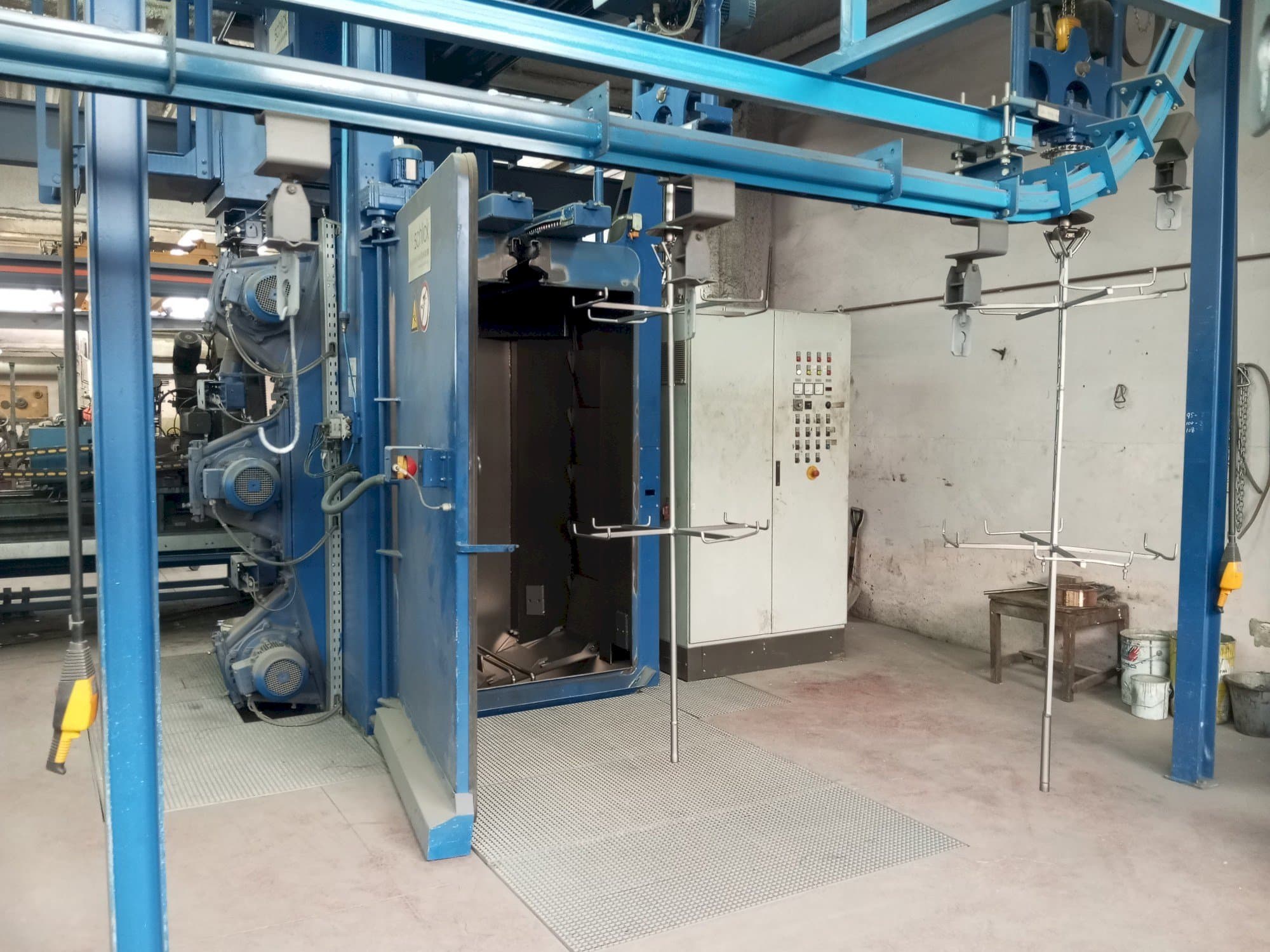 Frontansicht der WHEELABRATOR SCHLICK HB 12/20  Maschine