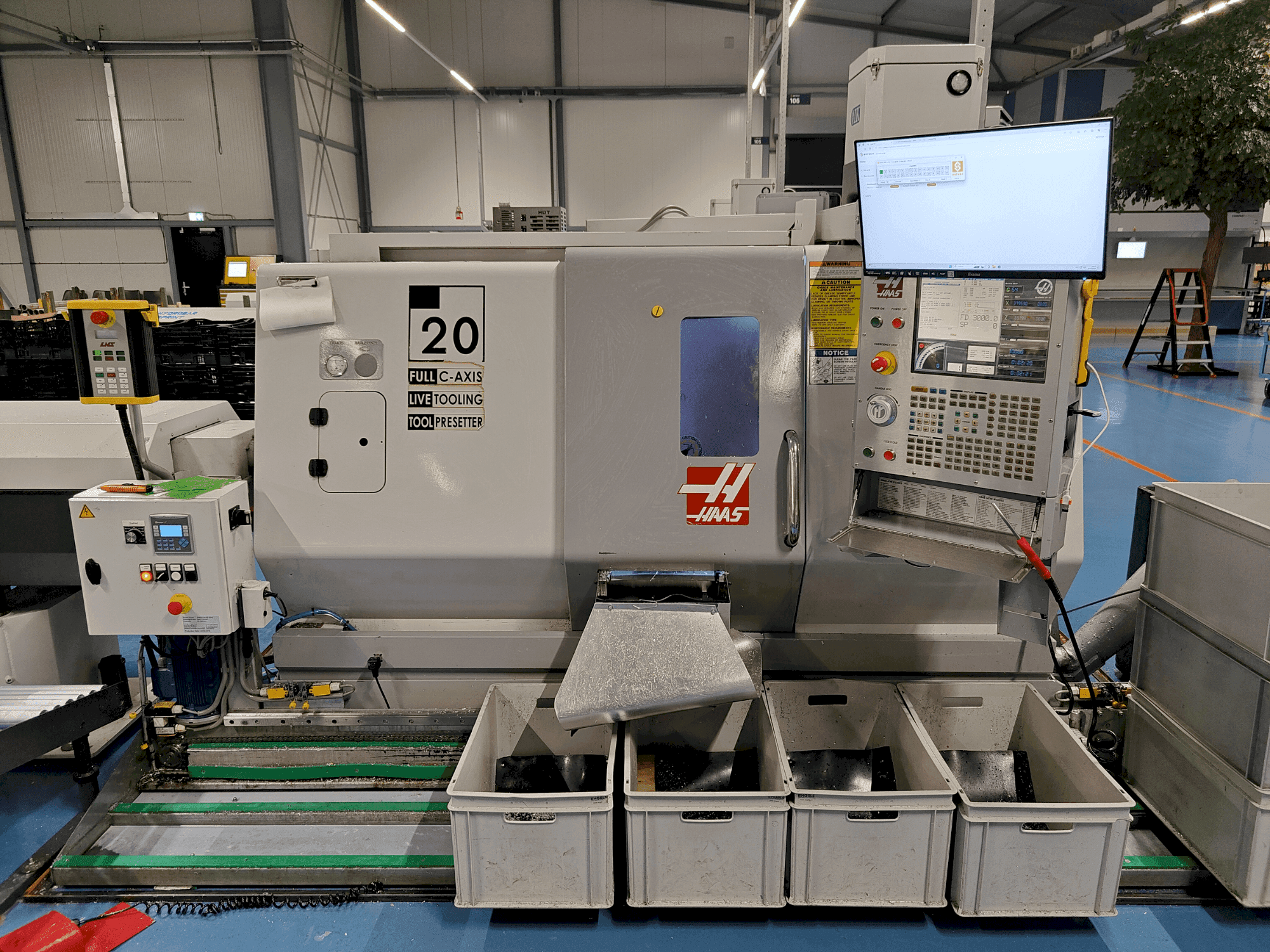 Frontansicht der HAAS SL-20HE (2006)  Maschine