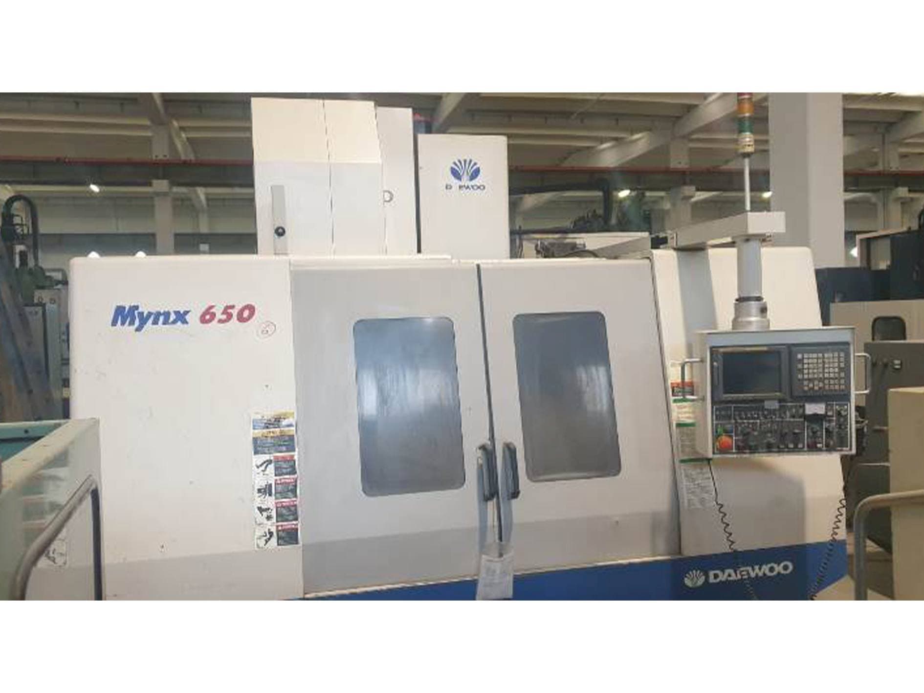 Frontansicht der DAEWOO MYNX 650  Maschine