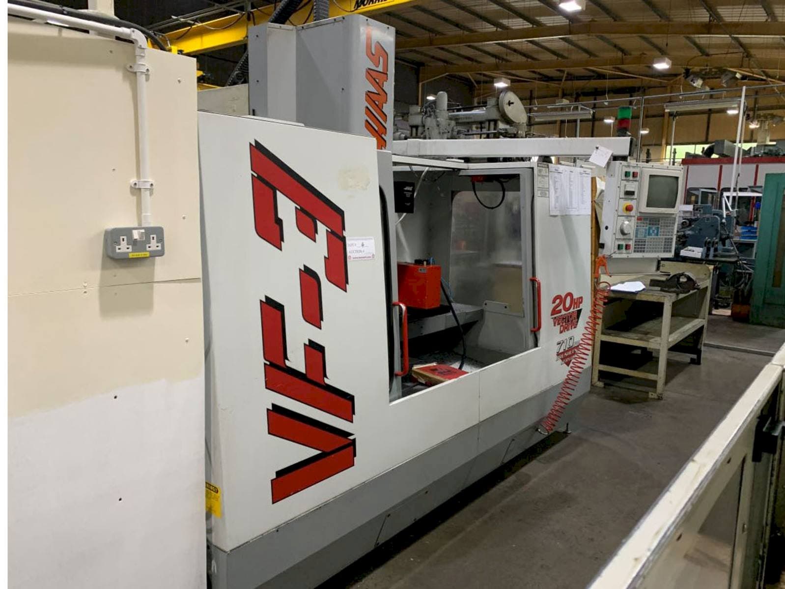 Frontansicht der HAAS VF3  Maschine