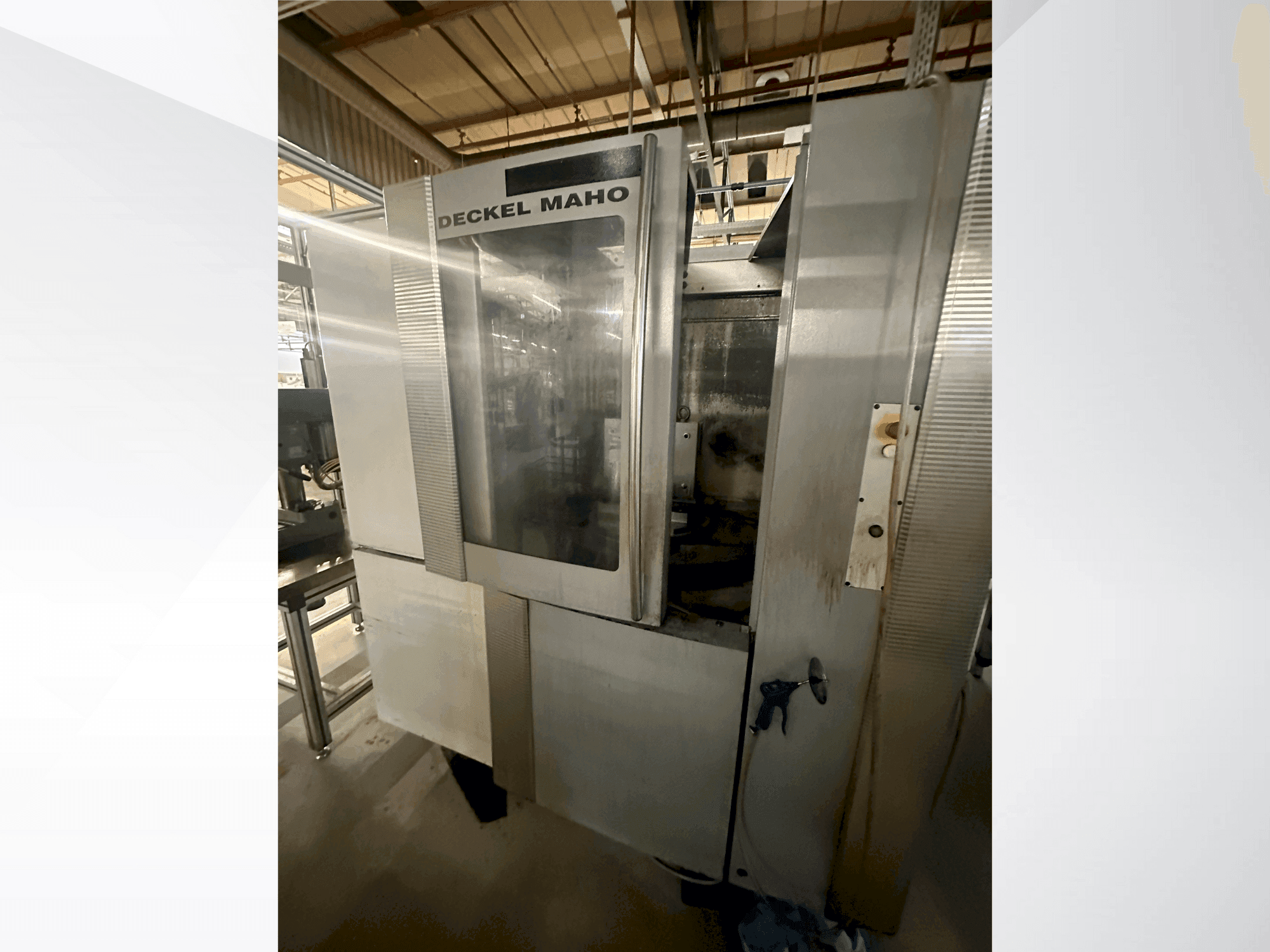 Frontansicht der DECKEL MAHO DMC 50H  Maschine