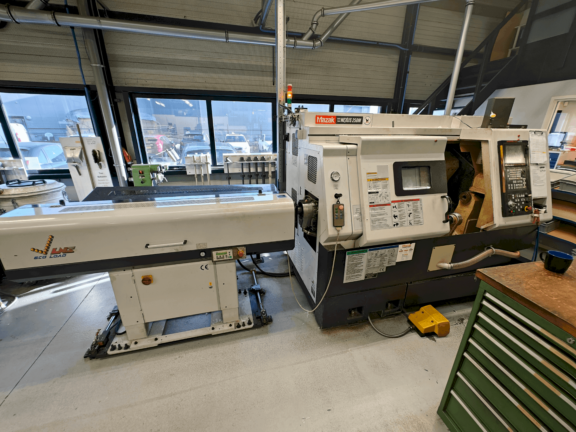 Frontansicht der Mazak Quick Turn Nexus 250M  Maschine