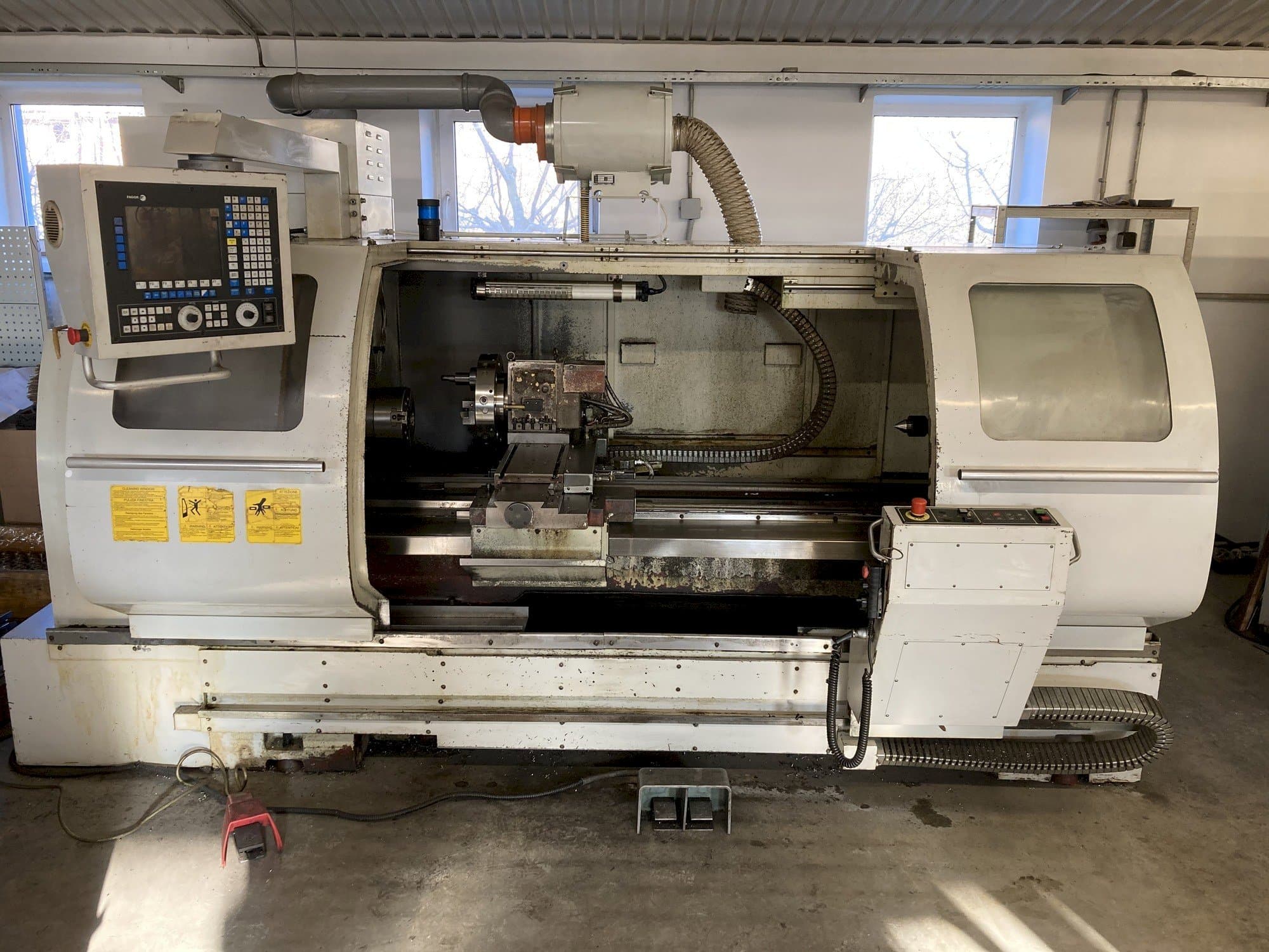 Frontansicht der FERMAT SF 48-1500 CNC  Maschine
