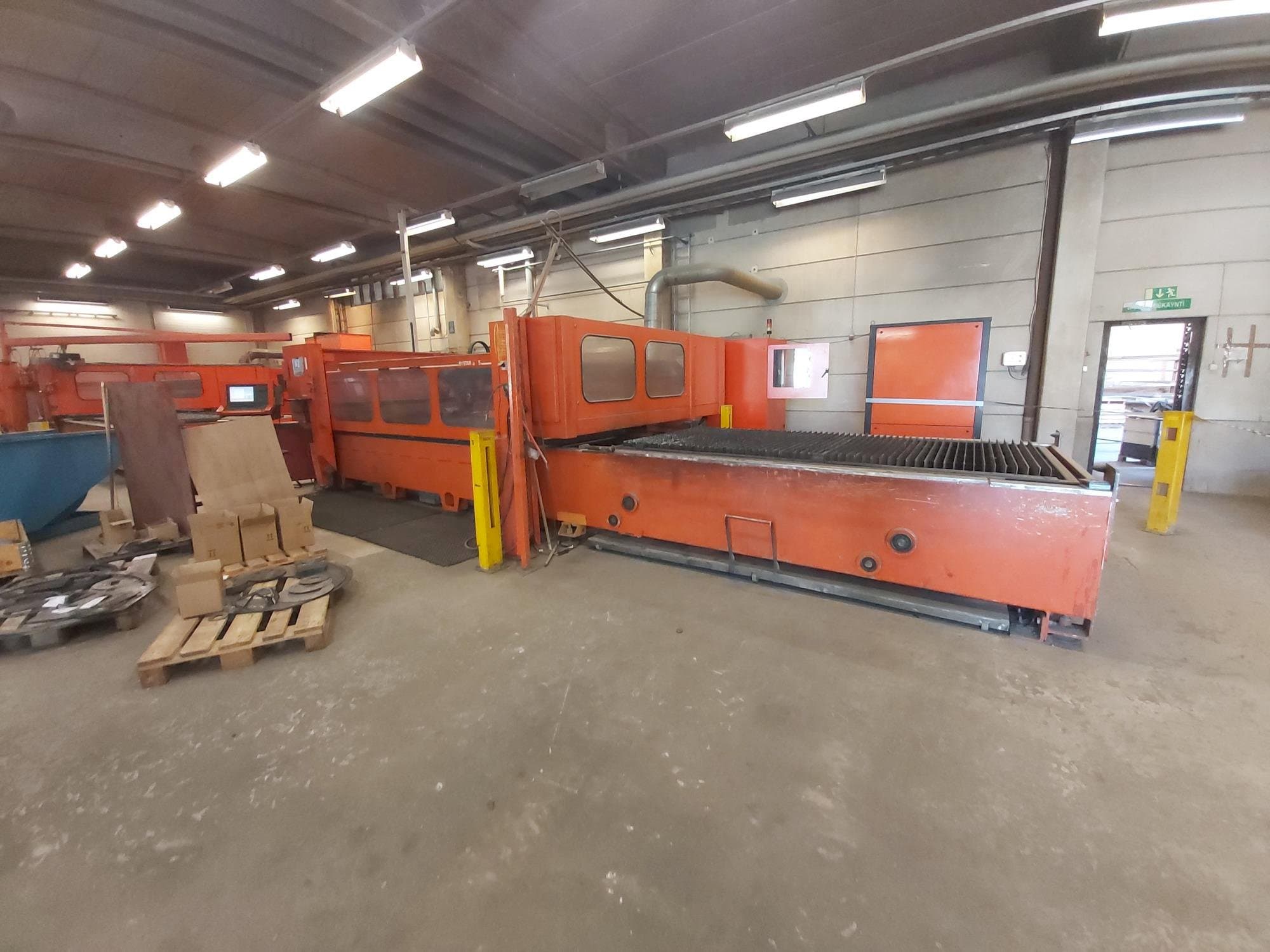 Frontansicht der Bystronic BTL 3015  Maschine