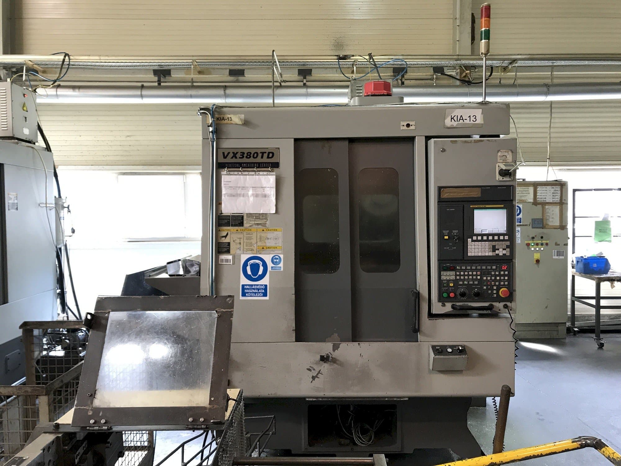 Frontansicht der Hyundai Kia VX380TD  Maschine