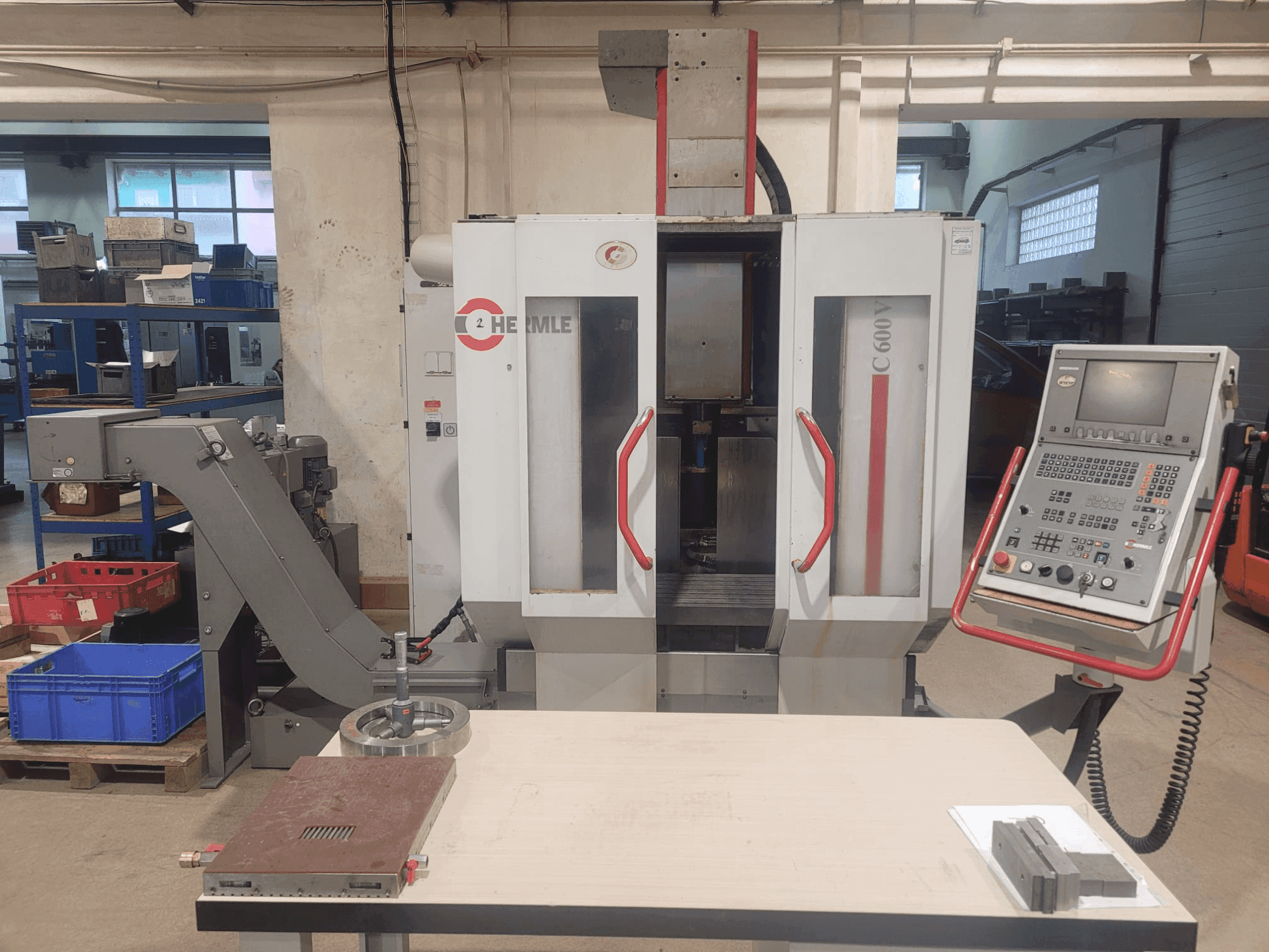 Frontansicht der HERMLE C 600 V  Maschine