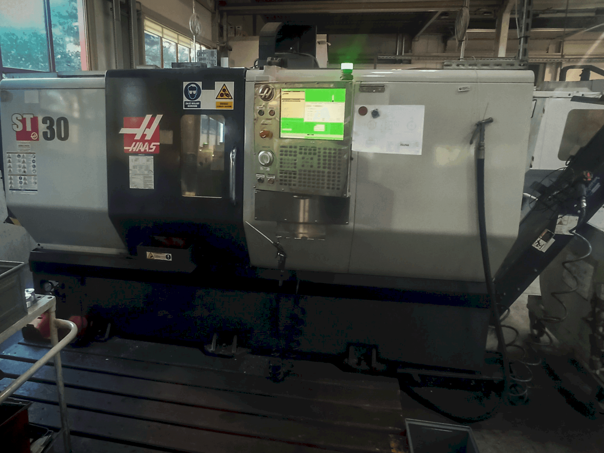 Frontansicht der HAAS ST-30  Maschine