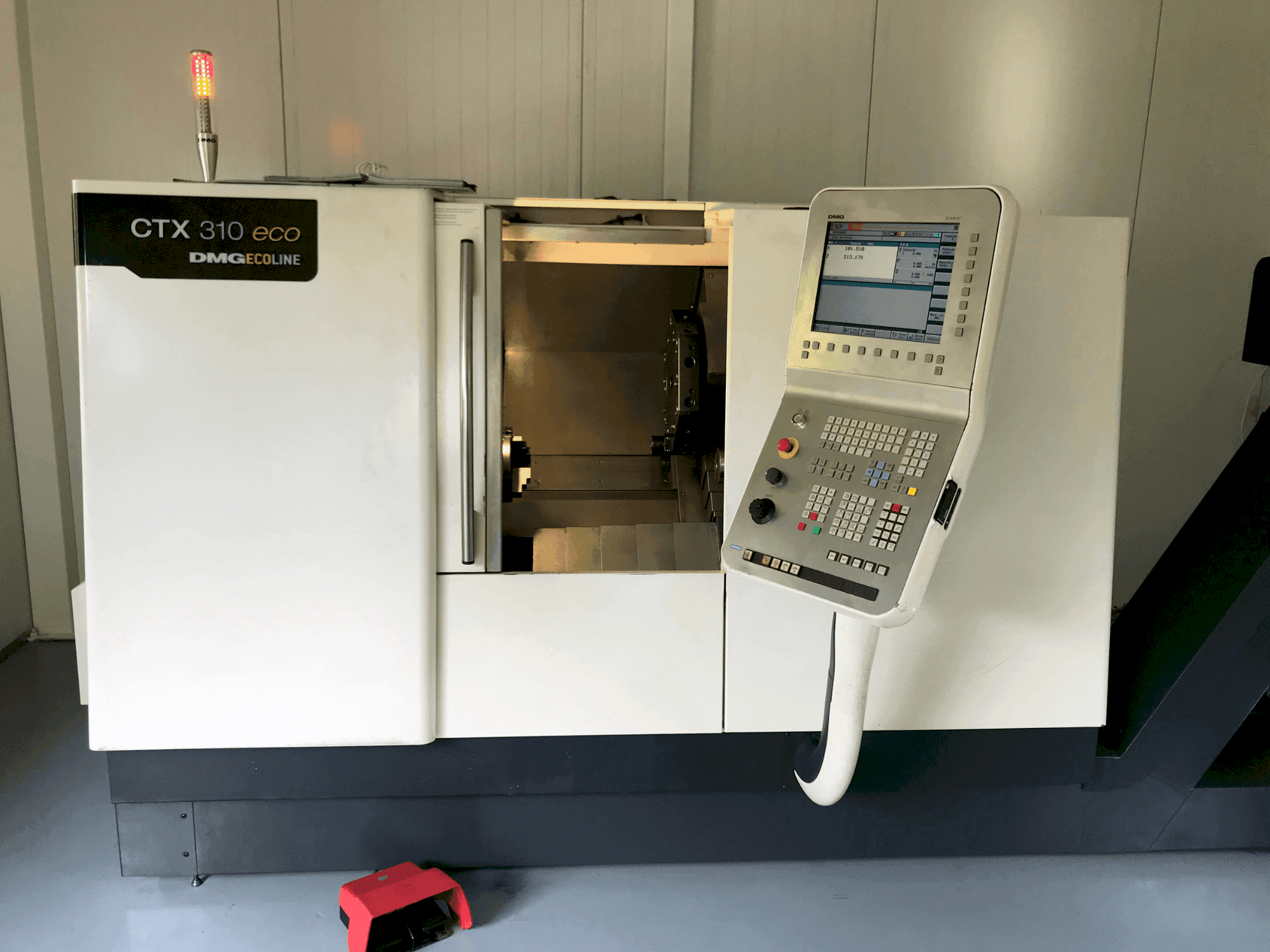 Frontansicht der DMG CTX 310 ecoline  Maschine