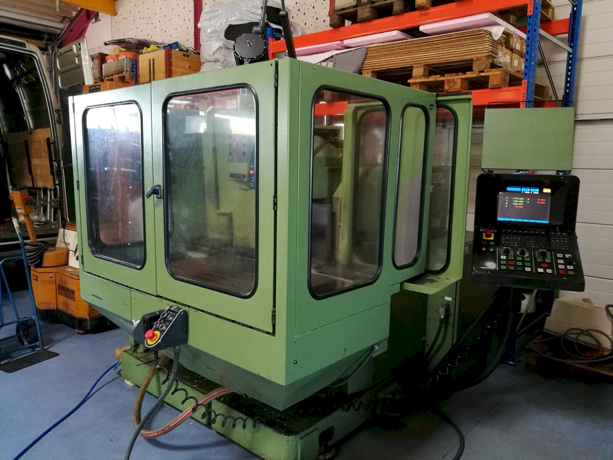 Frontansicht der DECKEL FP4AT  Maschine