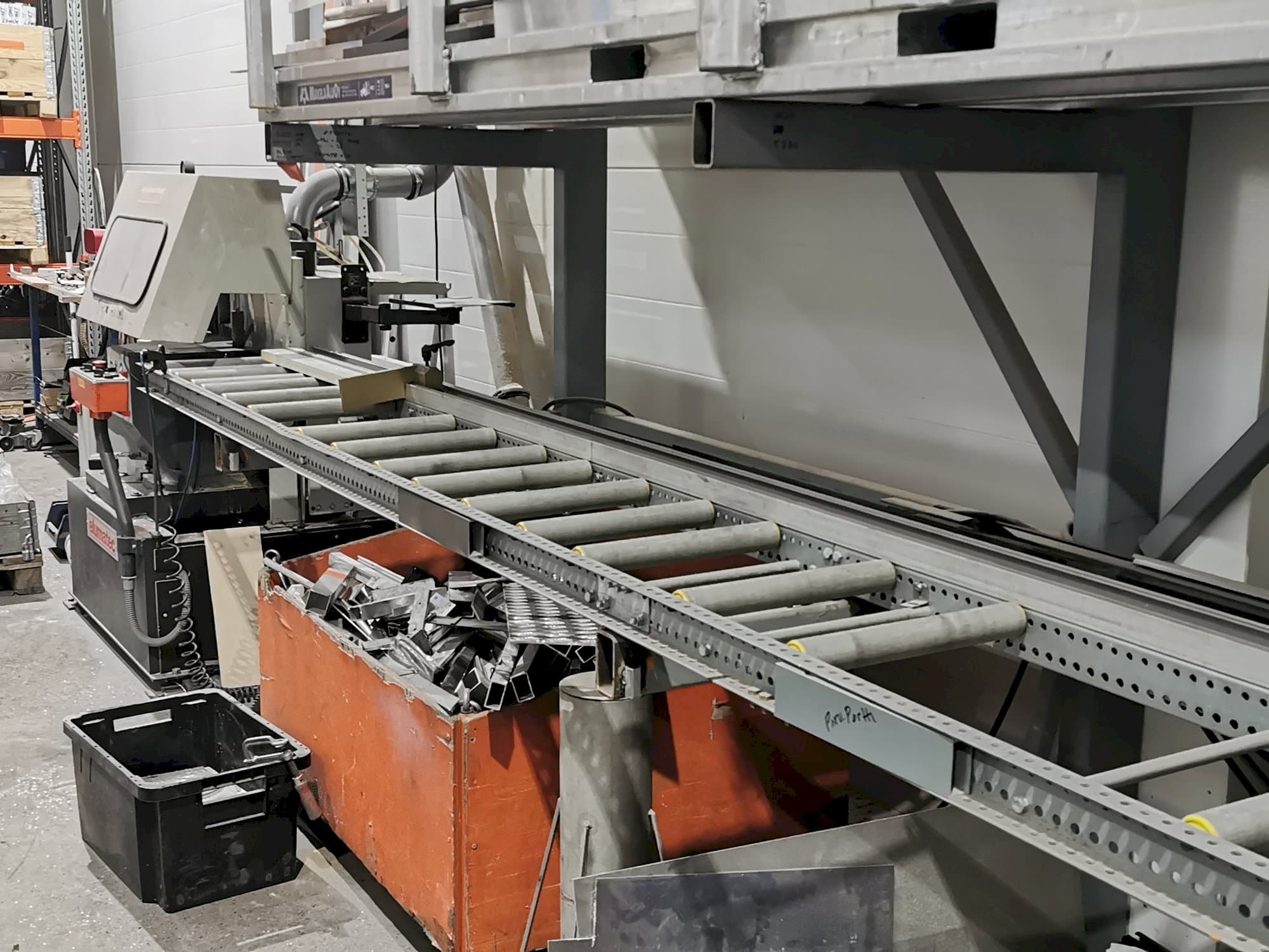 Frontansicht der Elumatec MGS 105/01  Maschine