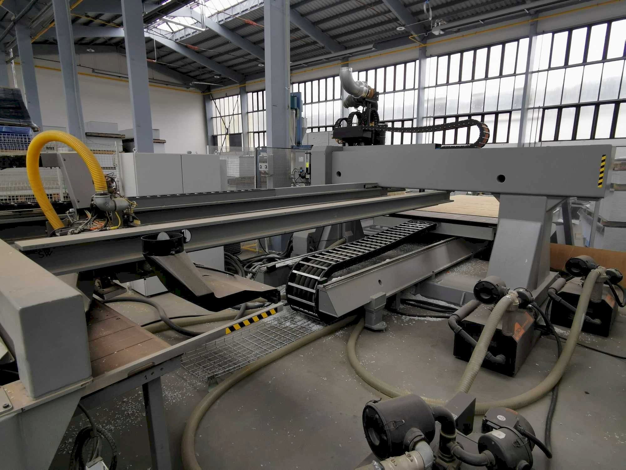 Frontansicht der BIESSE EXCEL NBC 712 X1-S  Maschine