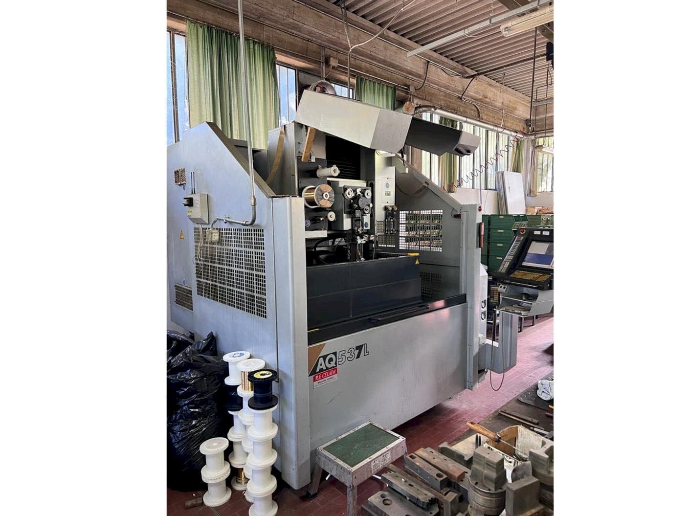 Frontansicht der Sodick AQ537L  Maschine