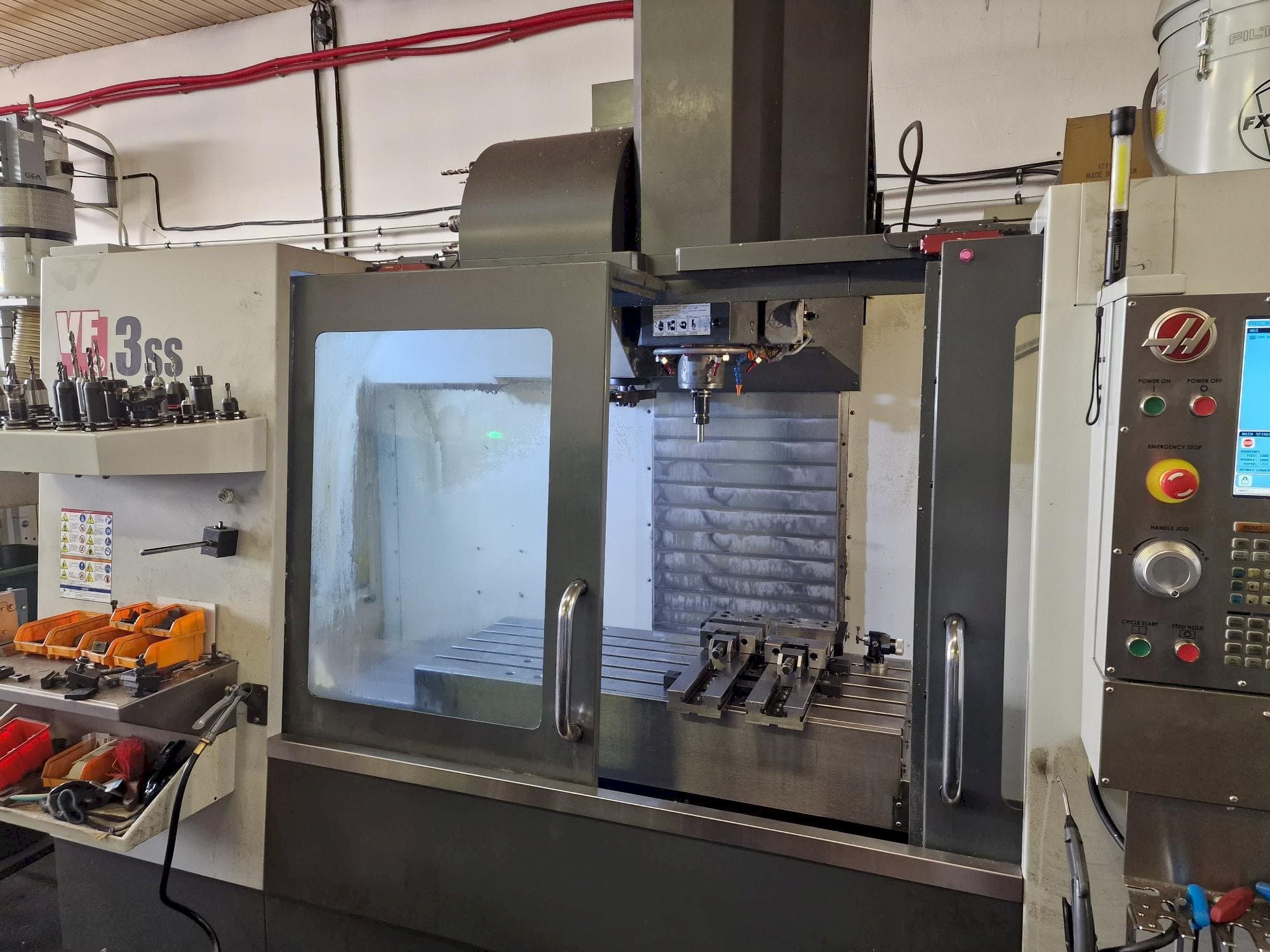 Frontansicht der HAAS VF-3SS  Maschine