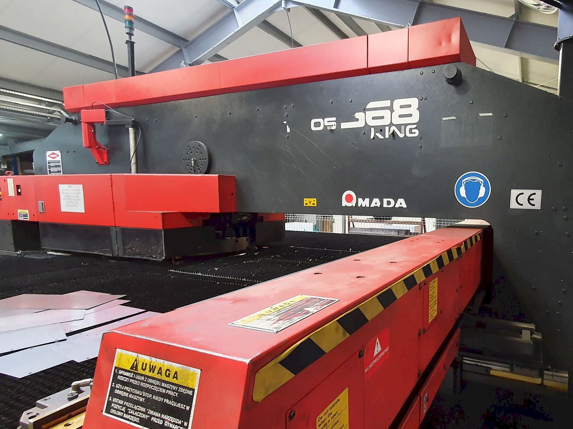 Frontansicht der AMADA VIPROS 368 KING  Maschine