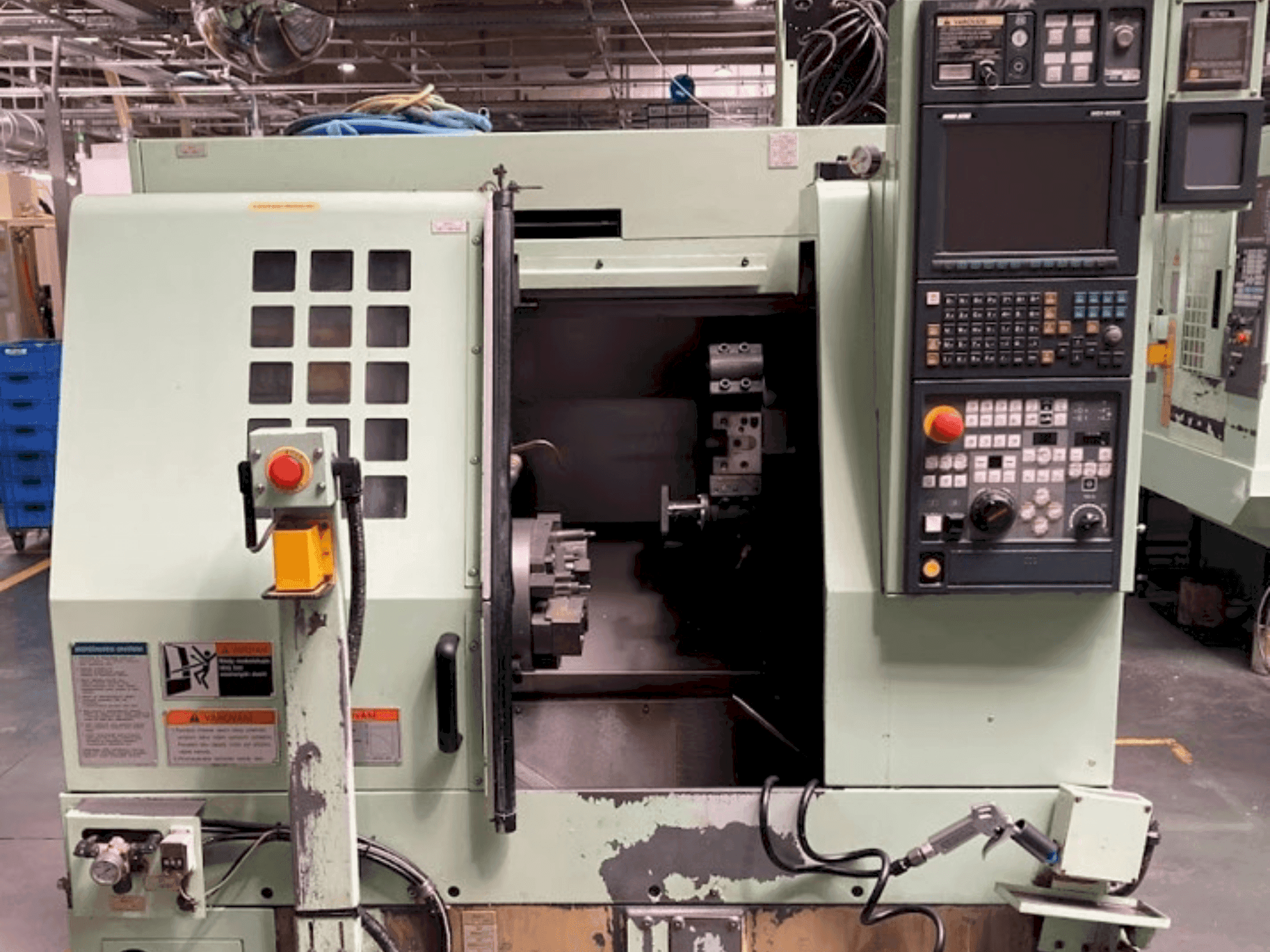 Frontansicht der MORI SEIKI CL2000B  Maschine