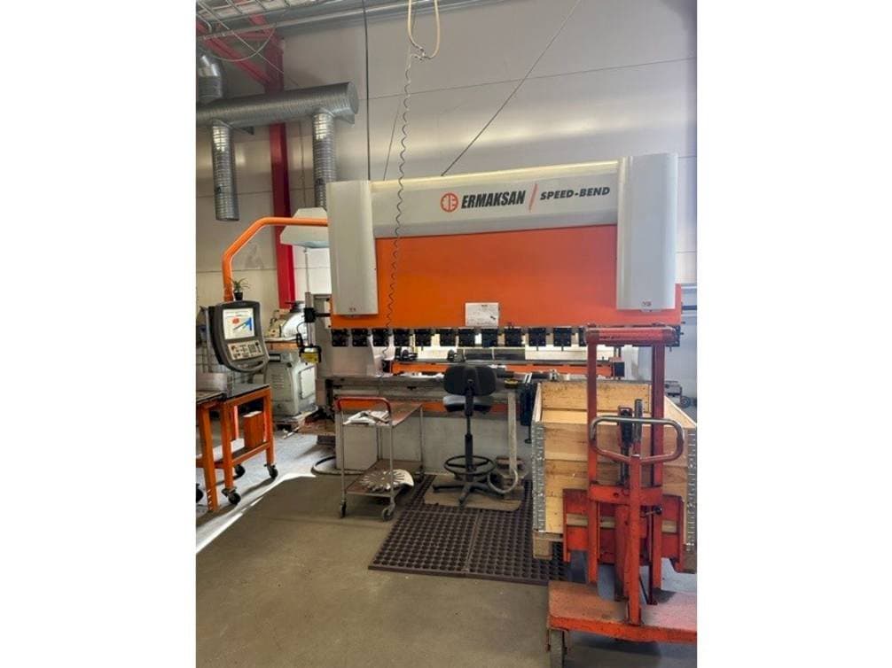 Frontansicht der ERMAKSAN Speedbend 3135  Maschine