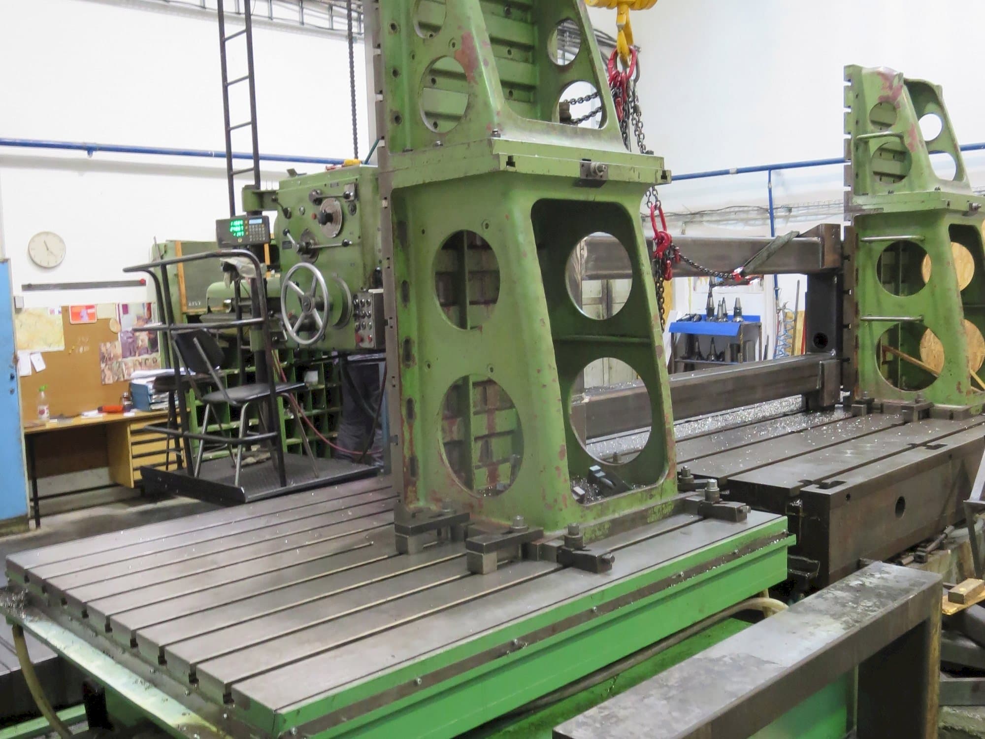 Frontansicht der TOS HP 100  Maschine