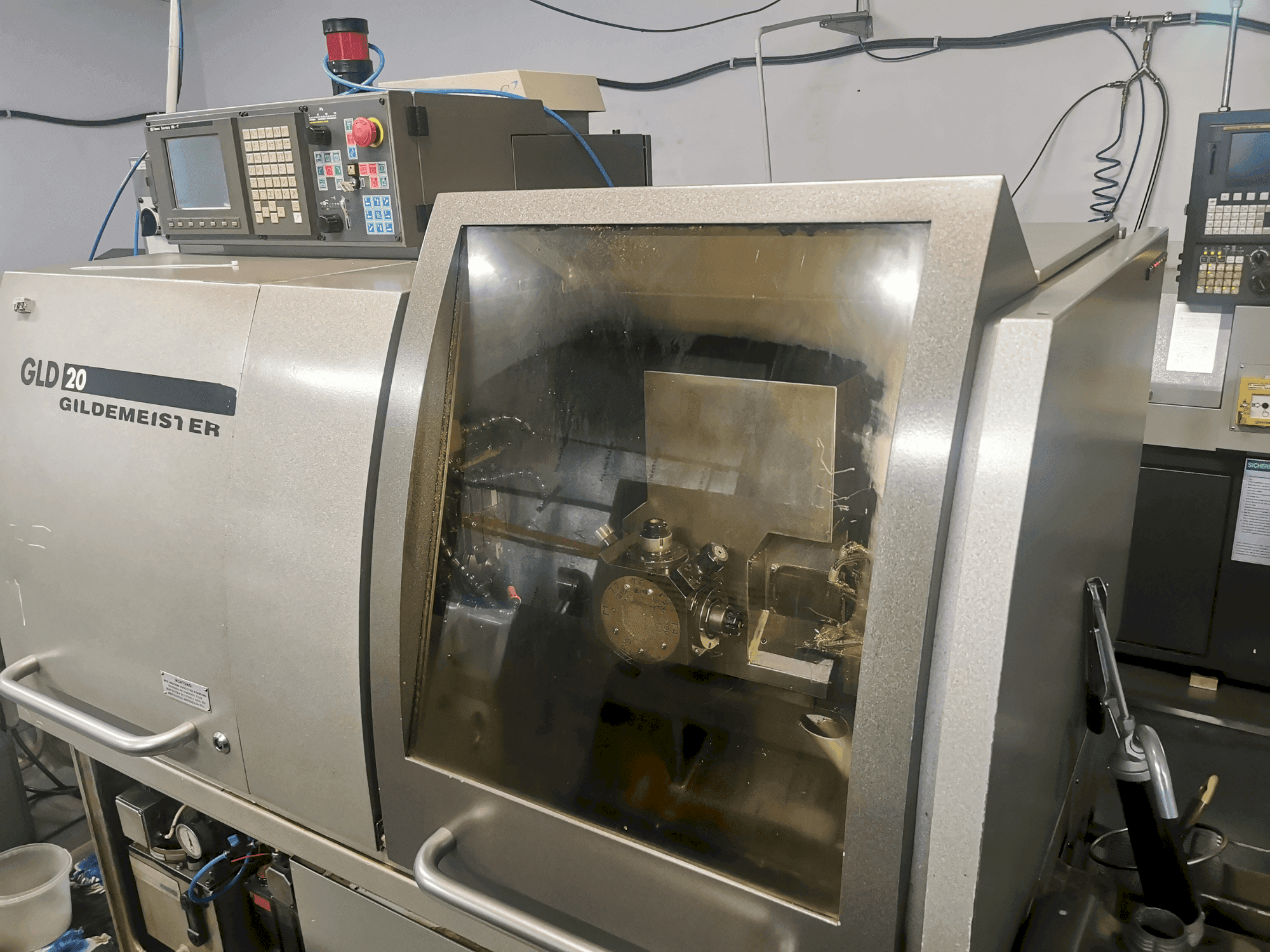 Frontansicht der Gildemeister GLD 20 Maschine