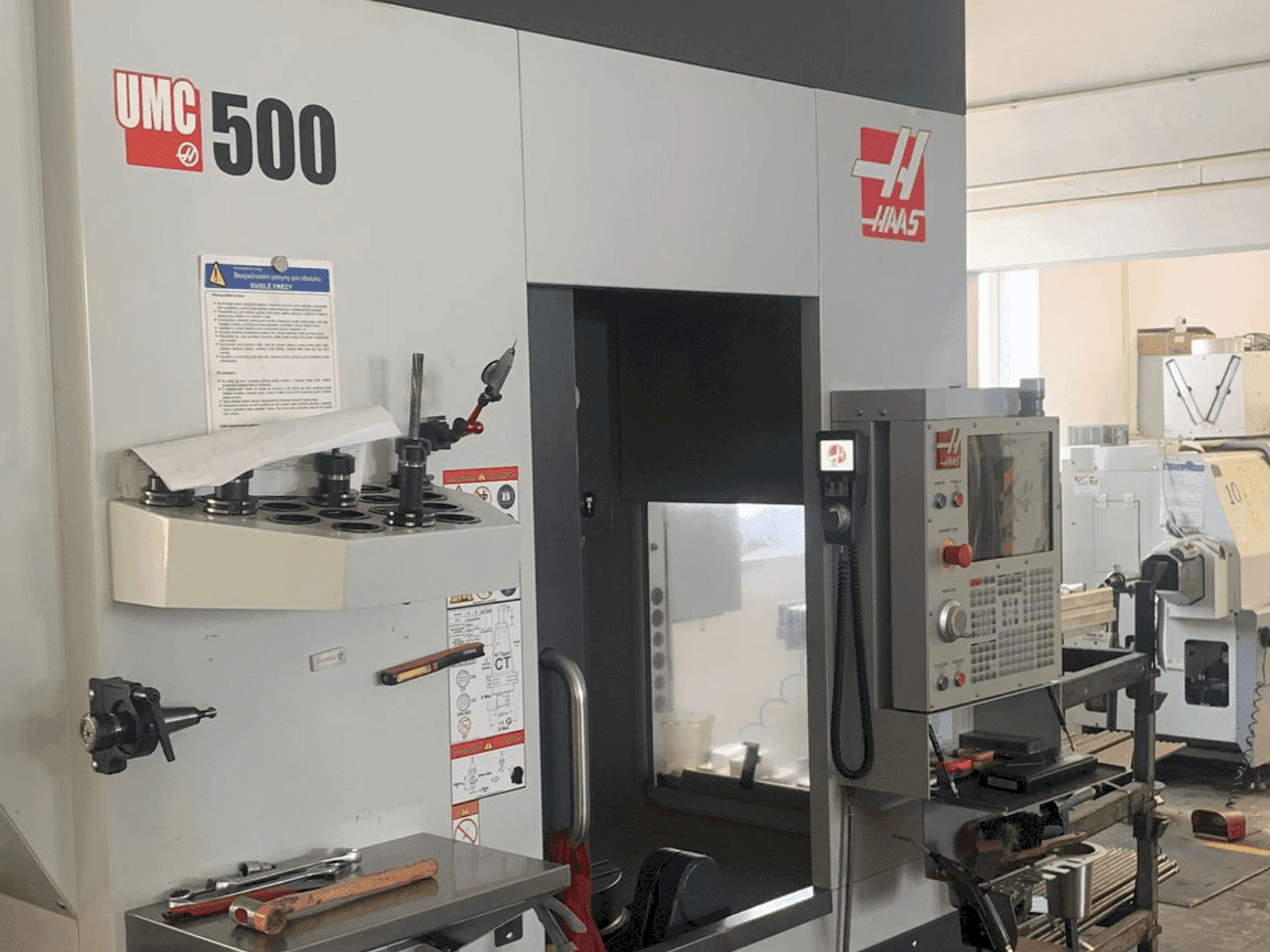 Frontansicht der HAAS UMC 500  Maschine