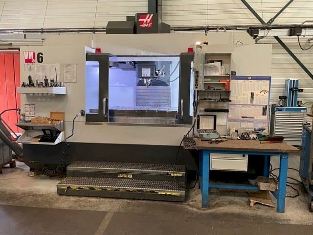 Frontansicht der HAAS VM-6  Maschine
