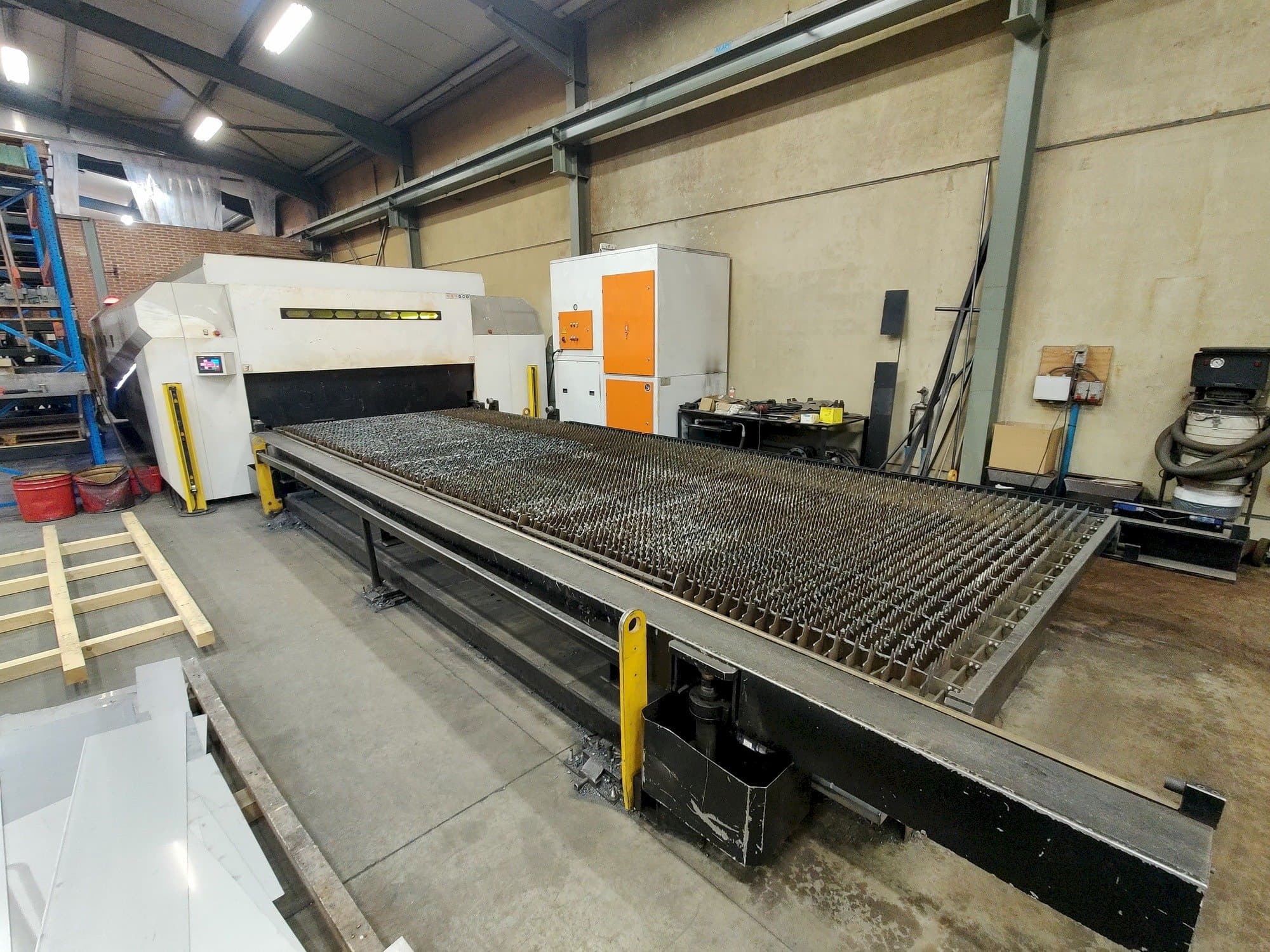 Frontansicht der ERMAKSAN Fibermak Momentum Gen2  Maschine