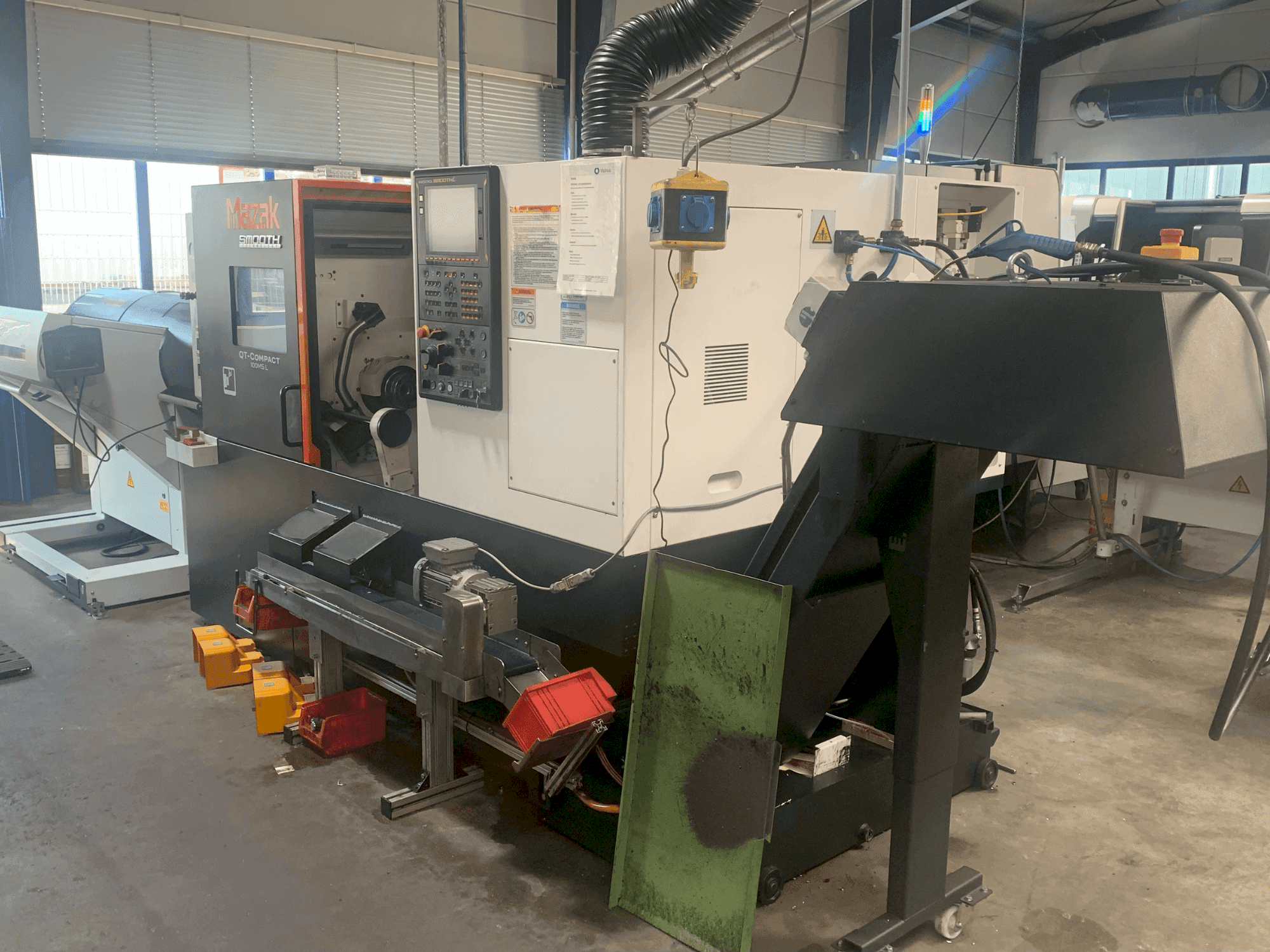 Frontansicht der Mazak QTC 100 MSL  Maschine