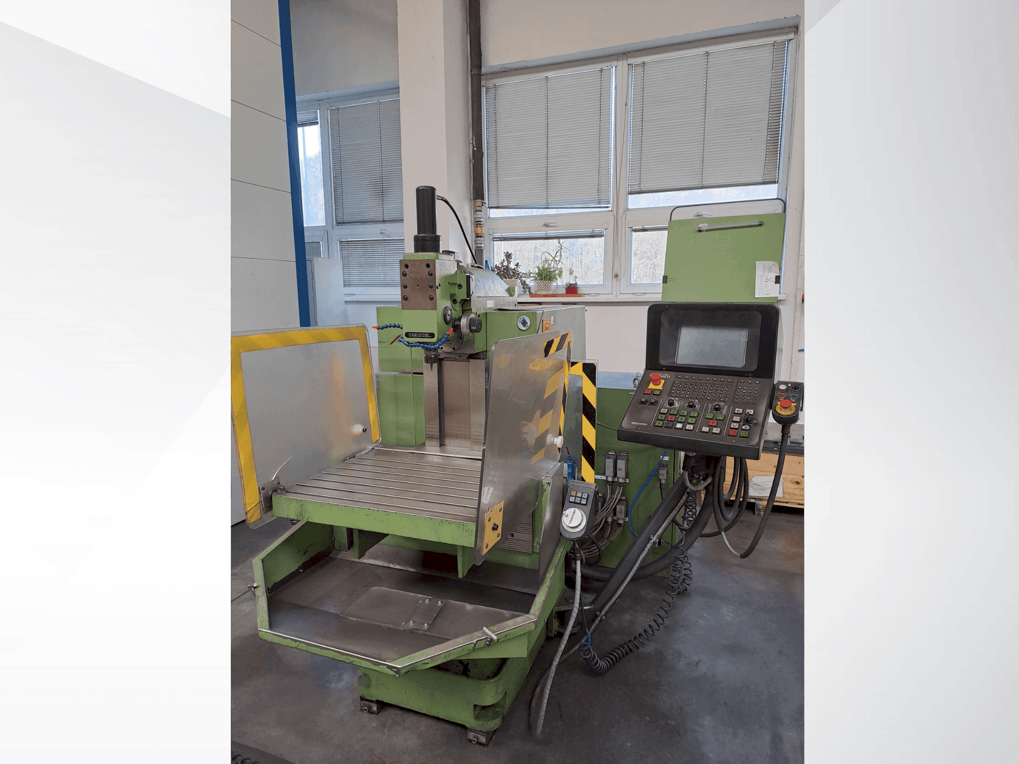 Frontansicht der DECKEL FP 3A (1999)  Maschine