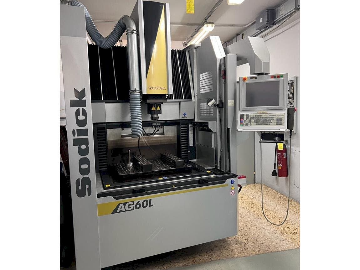 Frontansicht der Sodick AG 60L  Maschine