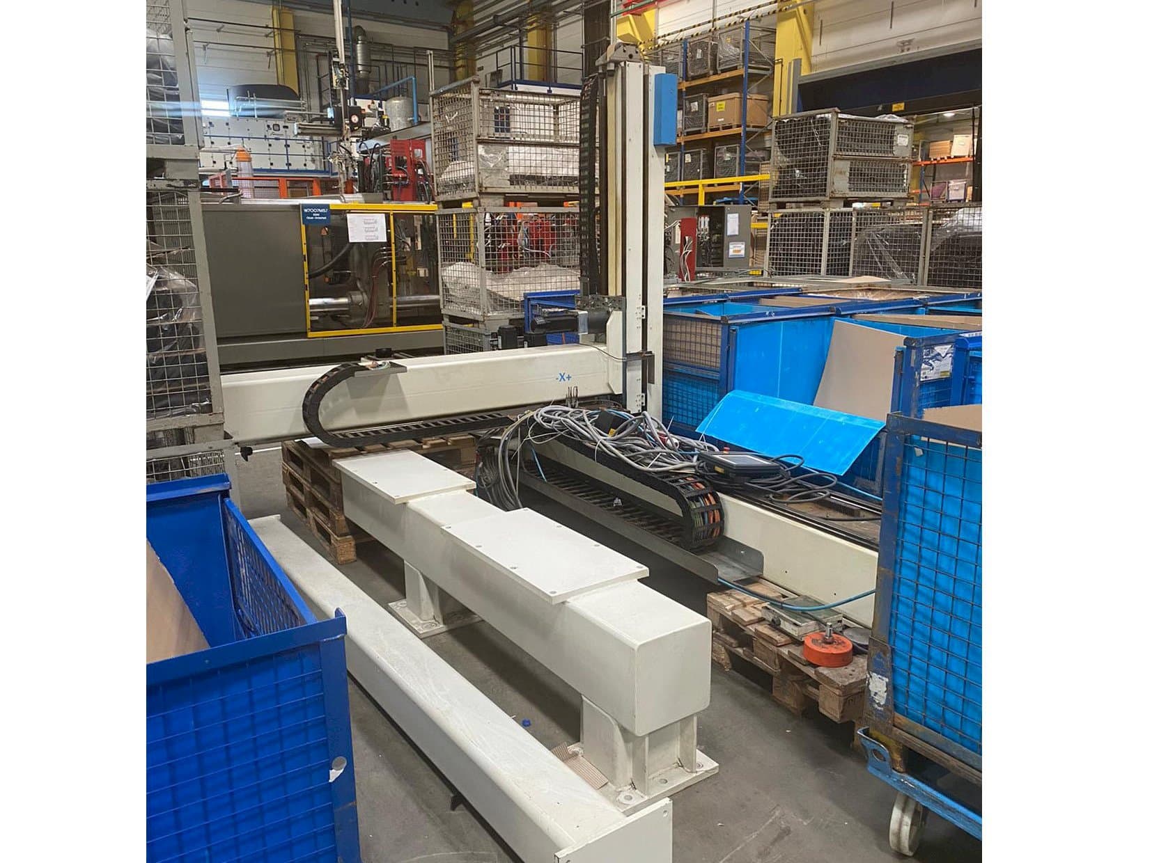 Frontansicht der Krauss Maffei LRX-S 500  Maschine