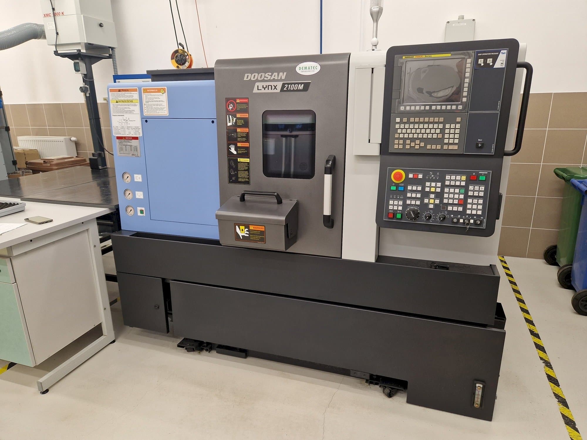 Frontansicht der Doosan Lynx 2100ME  Maschine