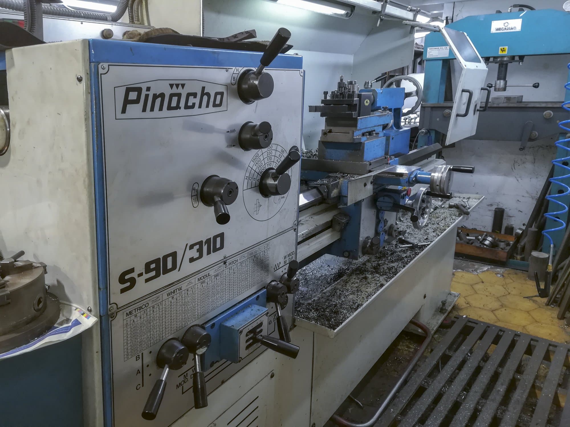 Linke Ansicht 1 der Pinacho S-90/310 Maschine
