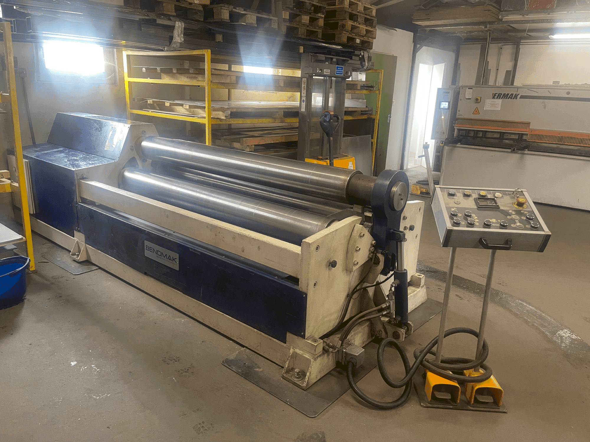 Frontansicht der BENDMAK CY3R-HS 20/08  Maschine