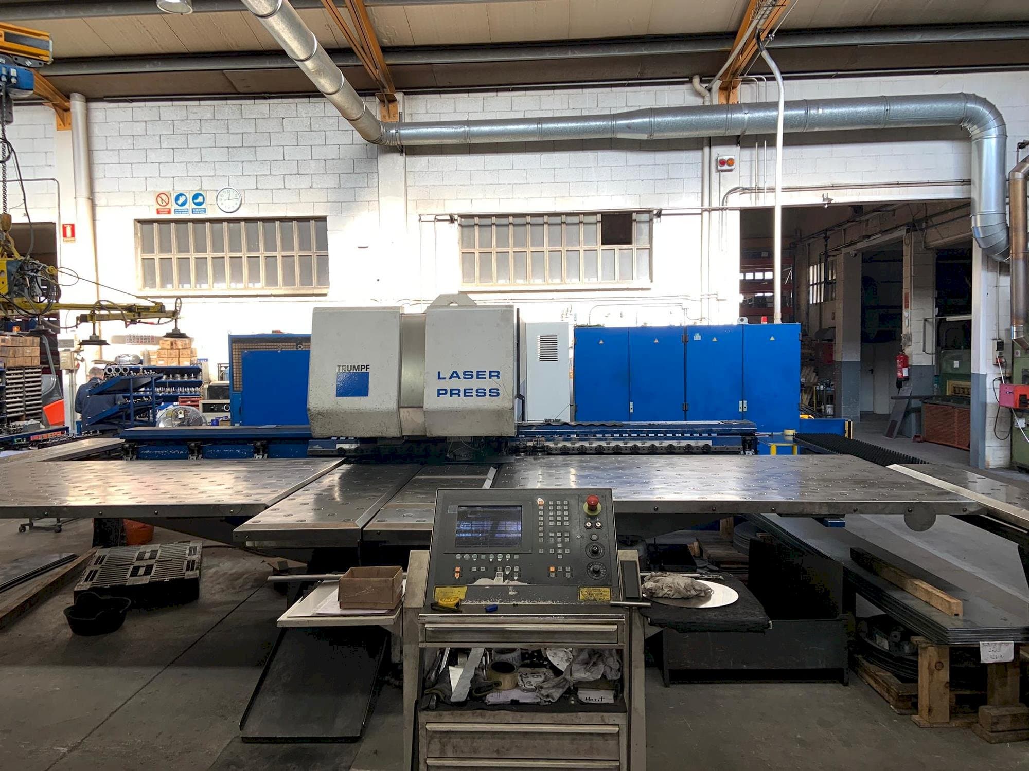 Frontansicht der Trumpf Trumatic 600 L  Maschine