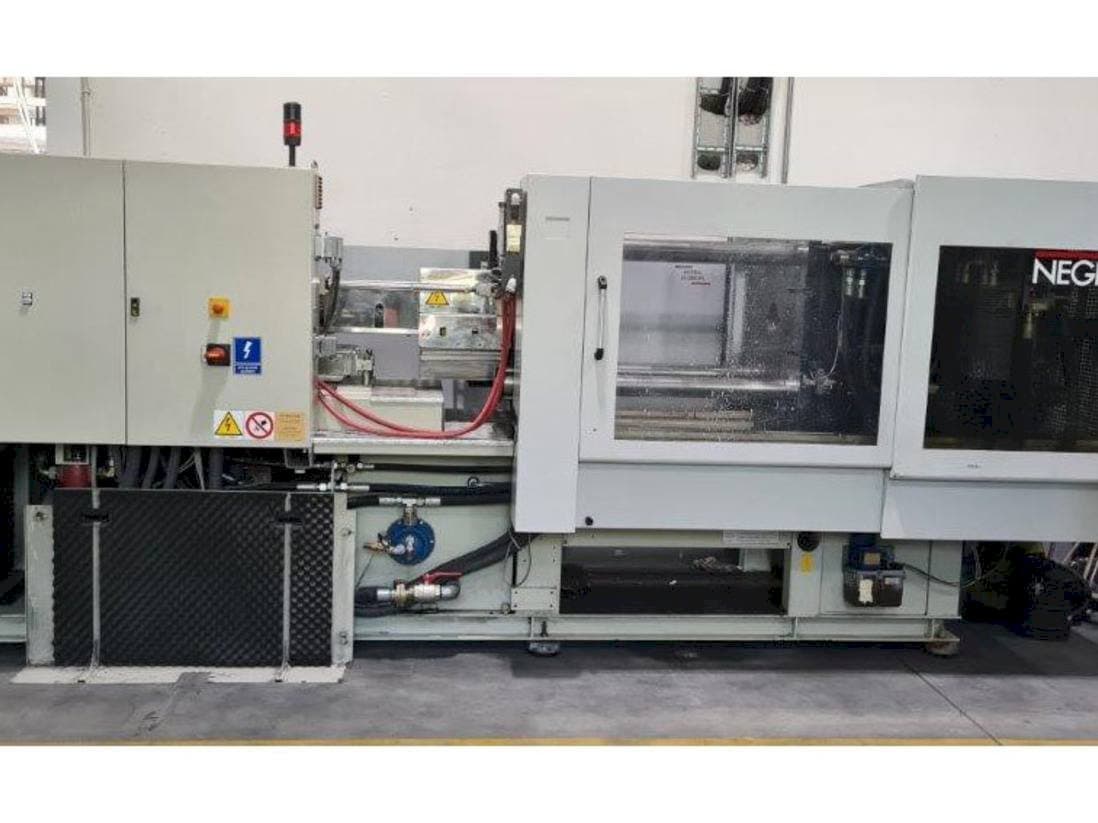 Frontansicht der Negri Bossi V210  Maschine