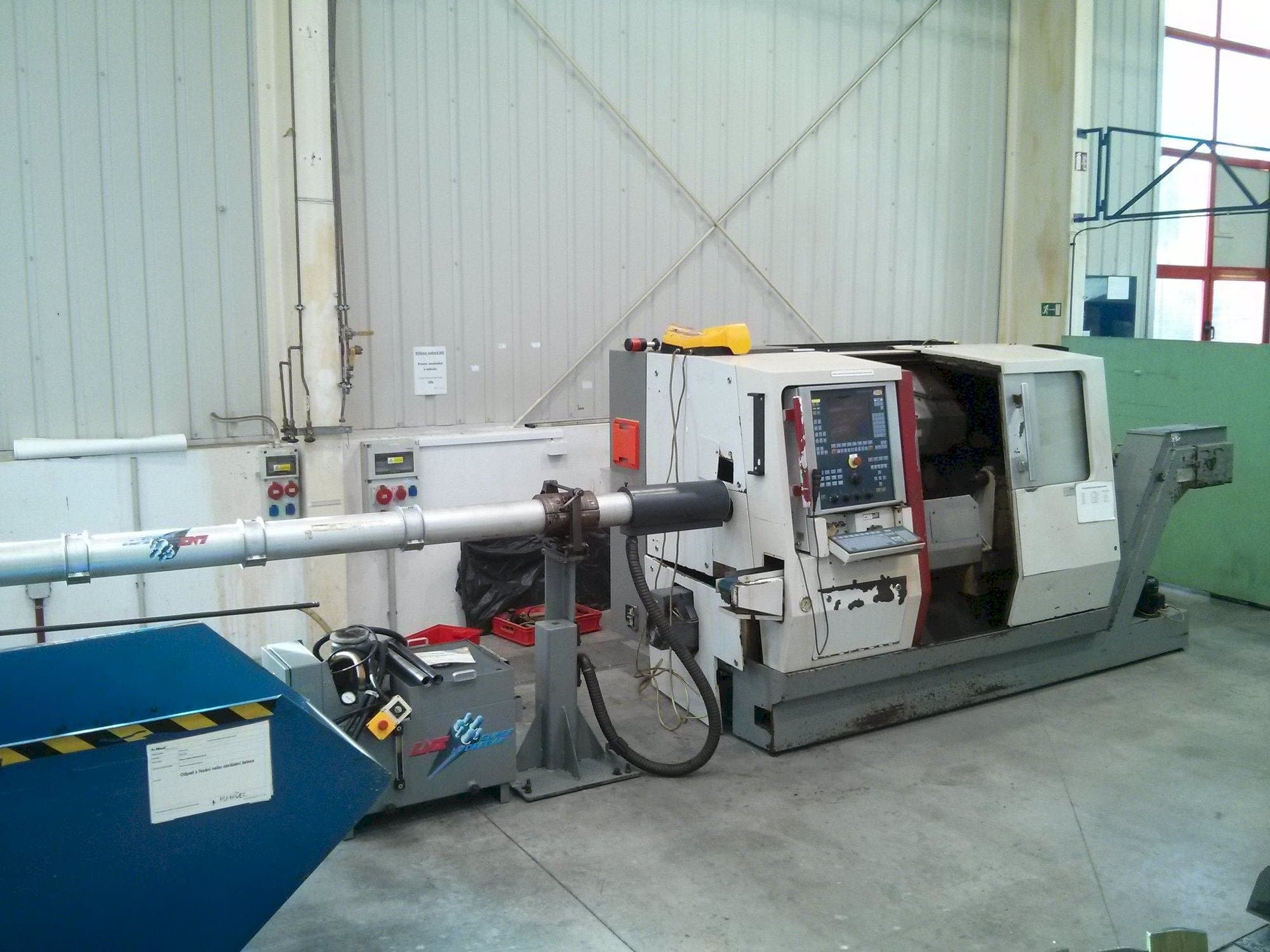 Frontansicht der TRAUB TNA 300  Maschine